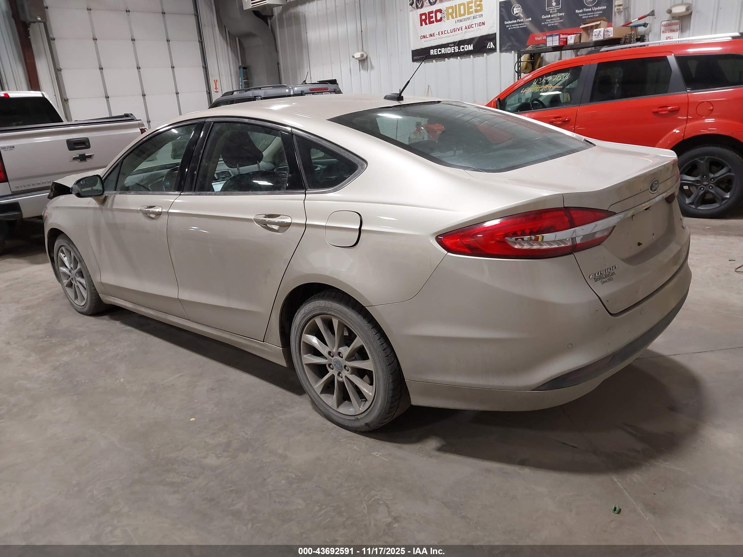 FORD FUSION image 3