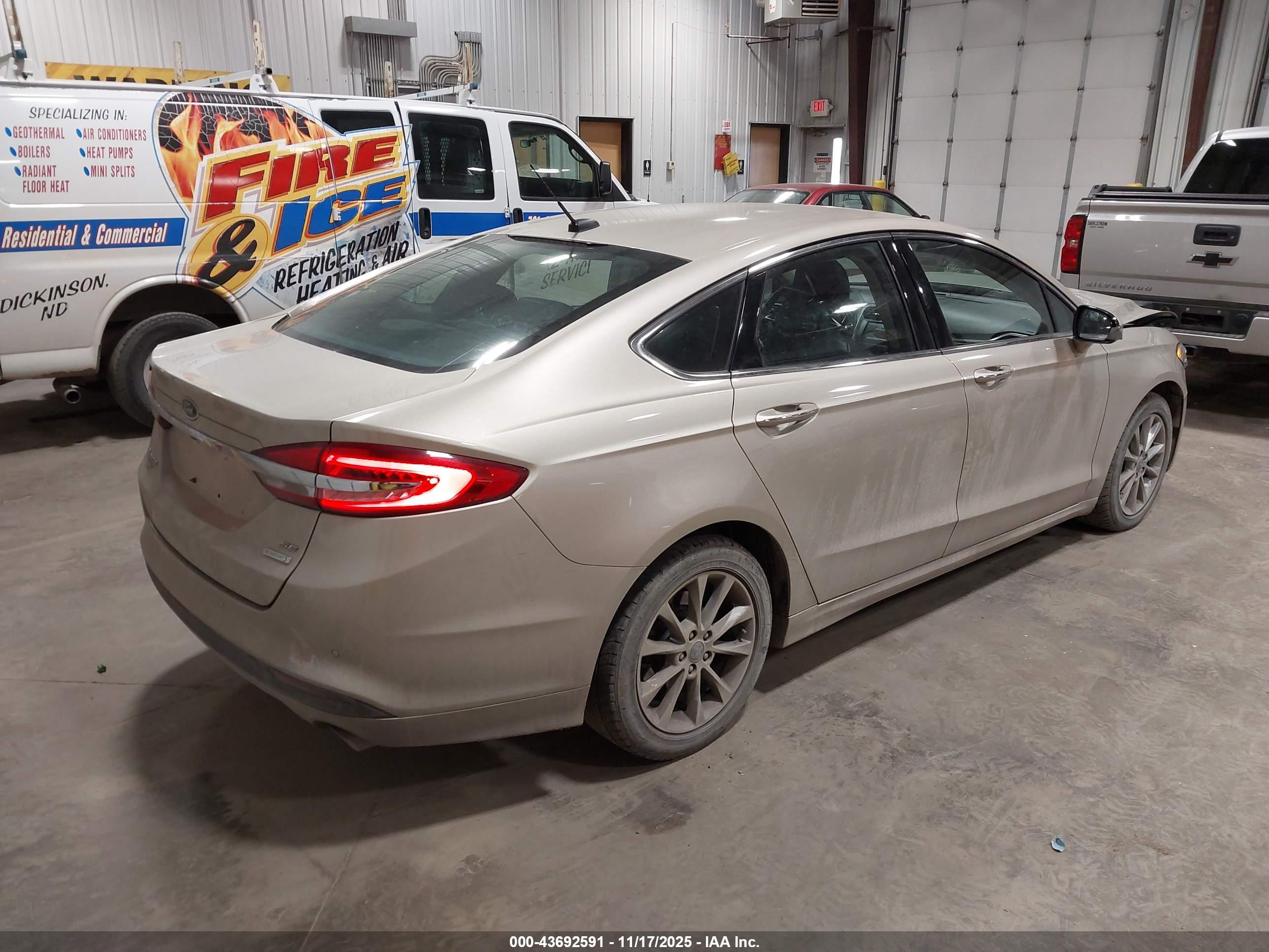 FORD FUSION image 4