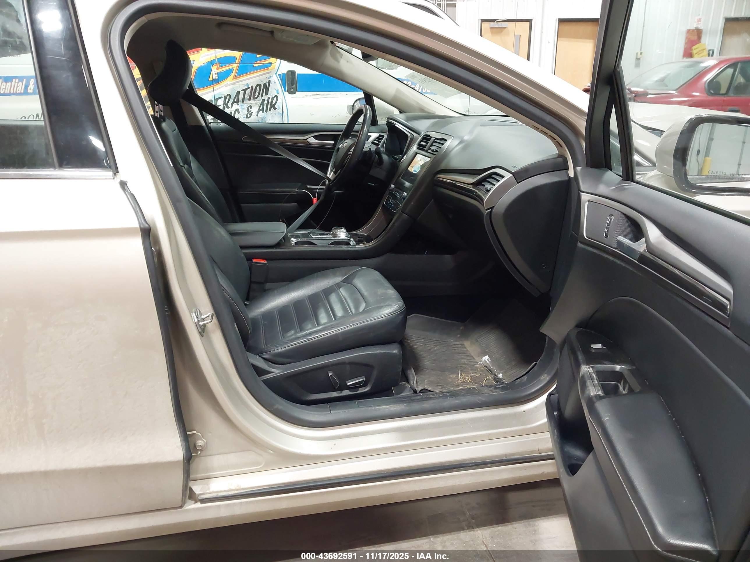 FORD FUSION image 5