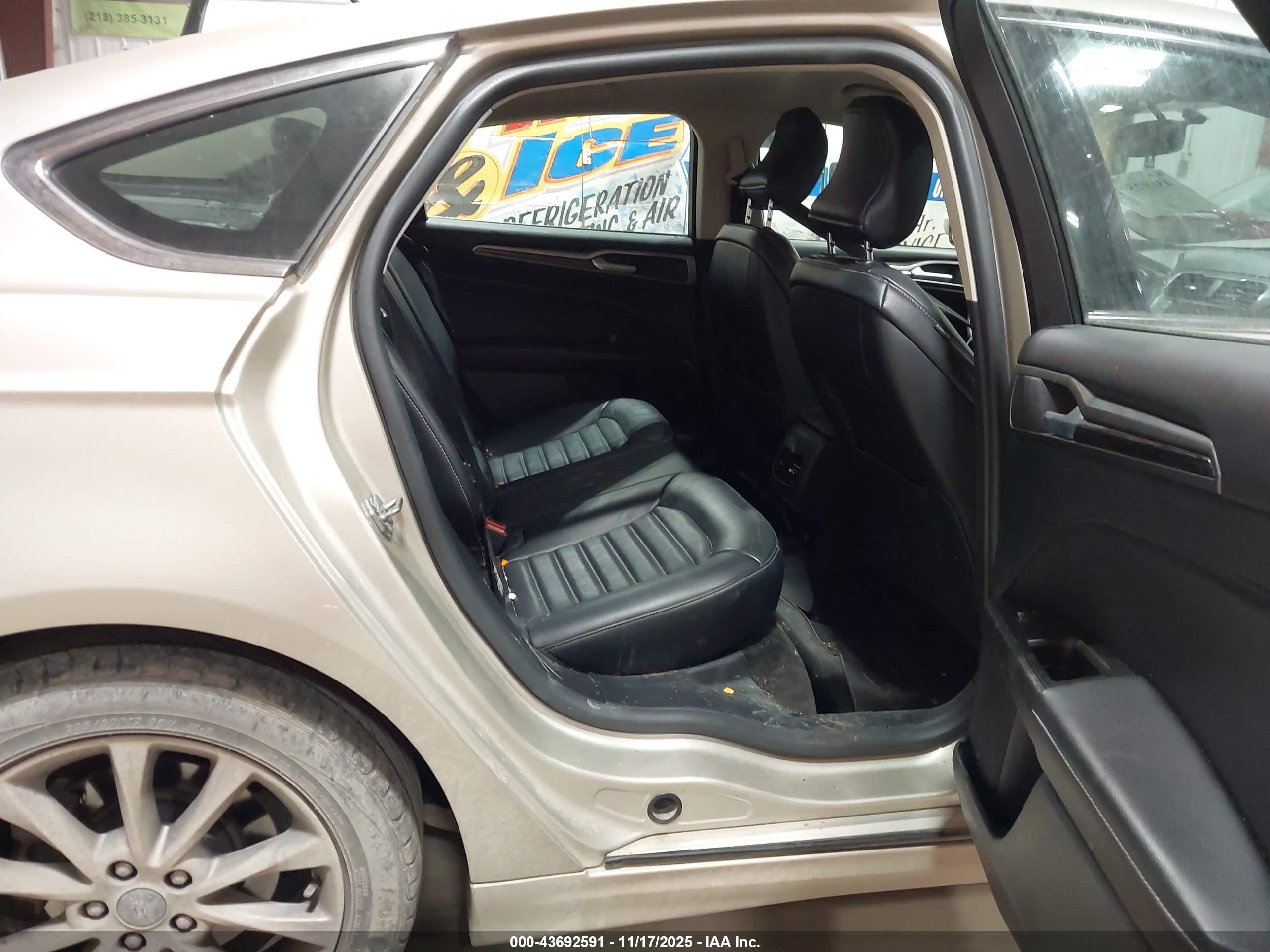 FORD FUSION image 8
