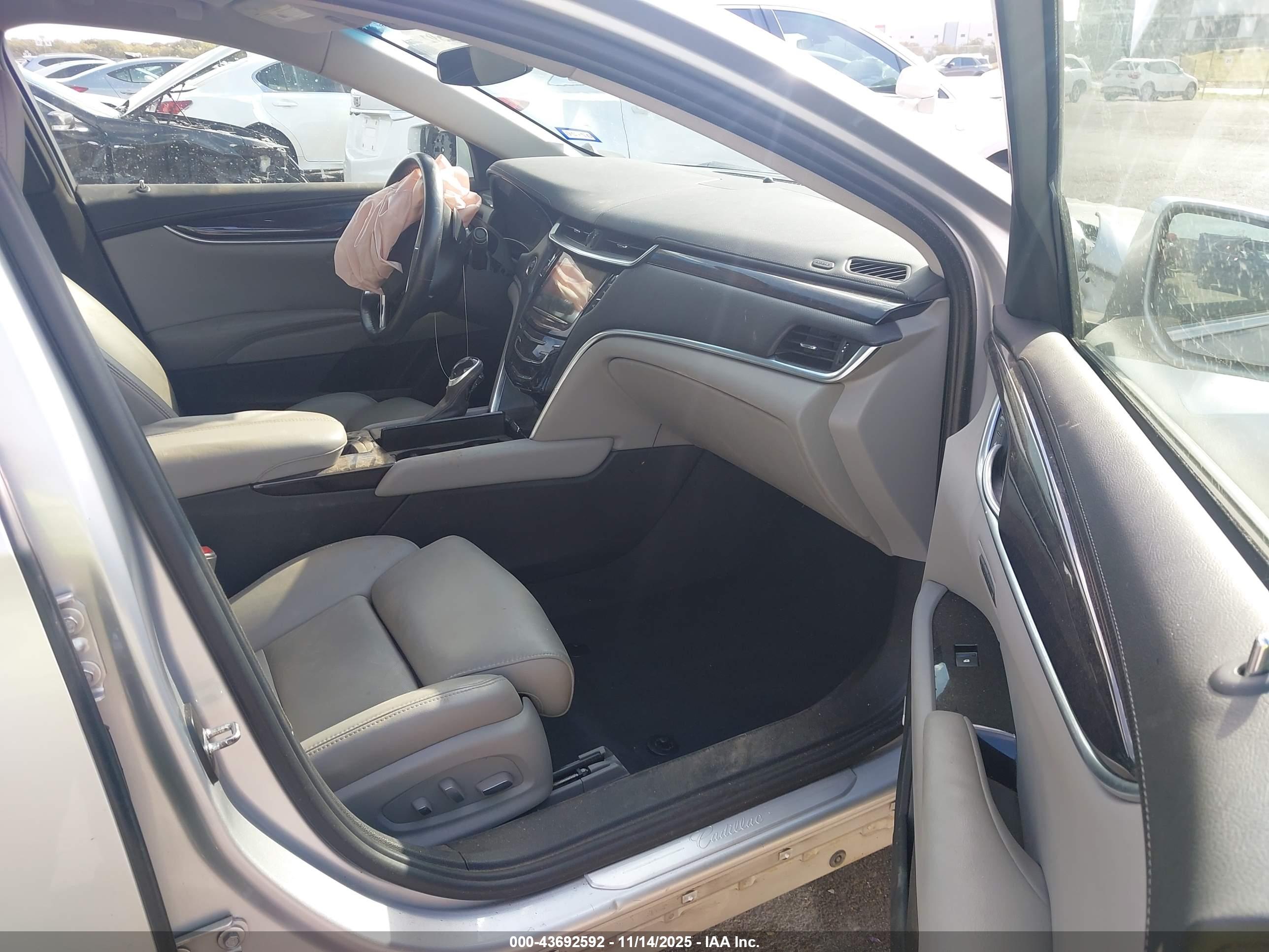 CADILLAC XTS image 5