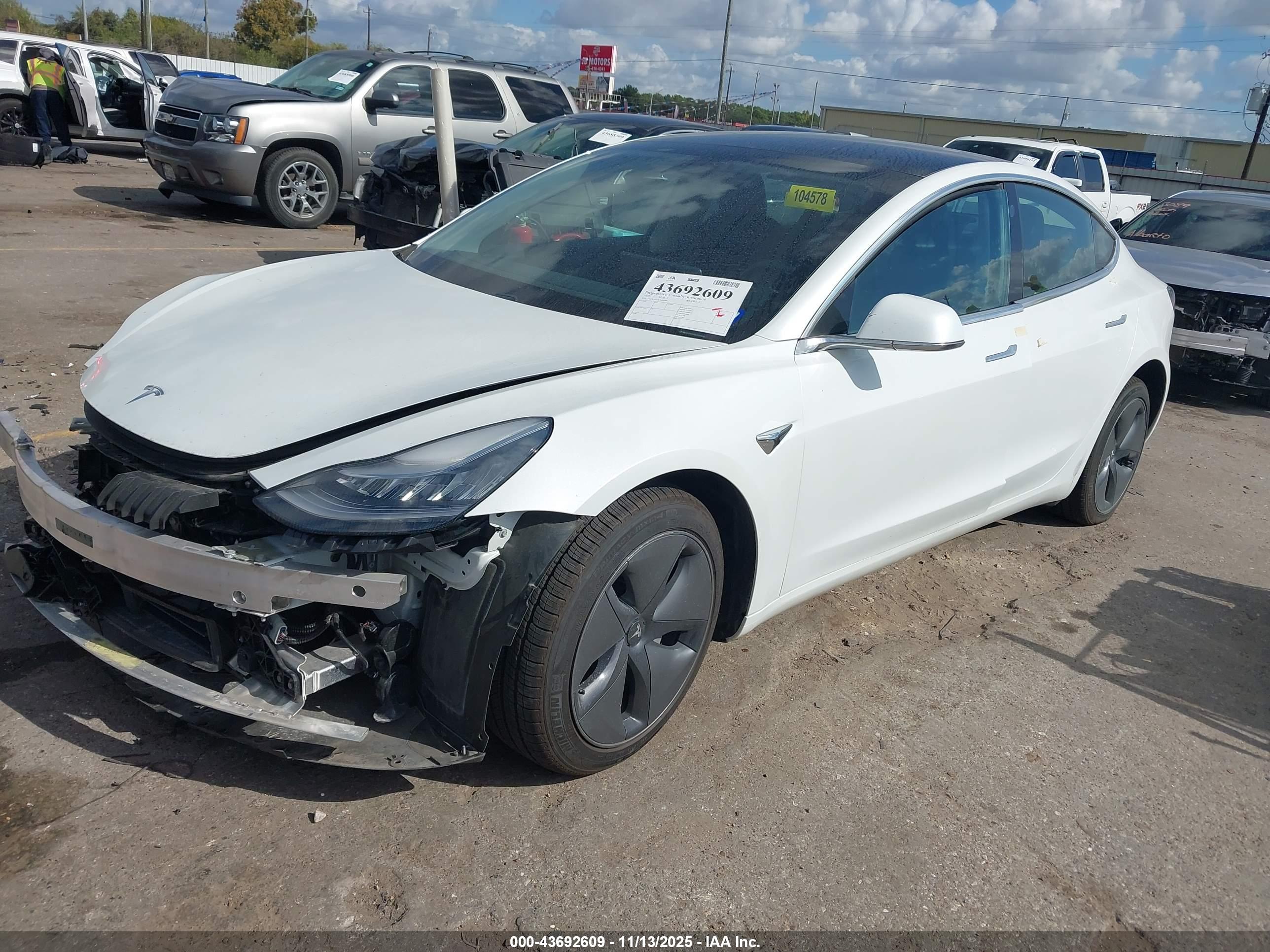 TESLA MODEL image 2