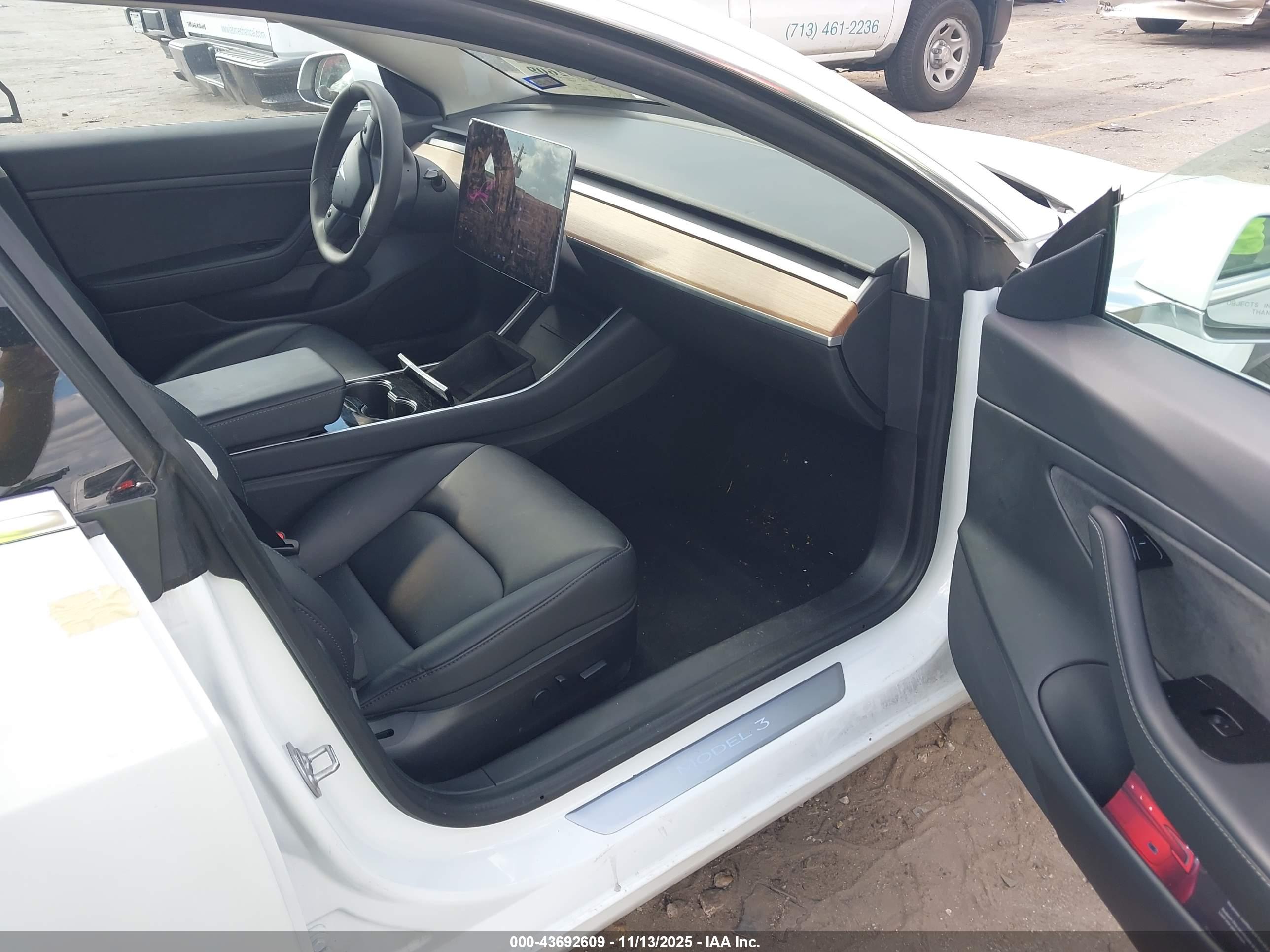 TESLA MODEL image 5