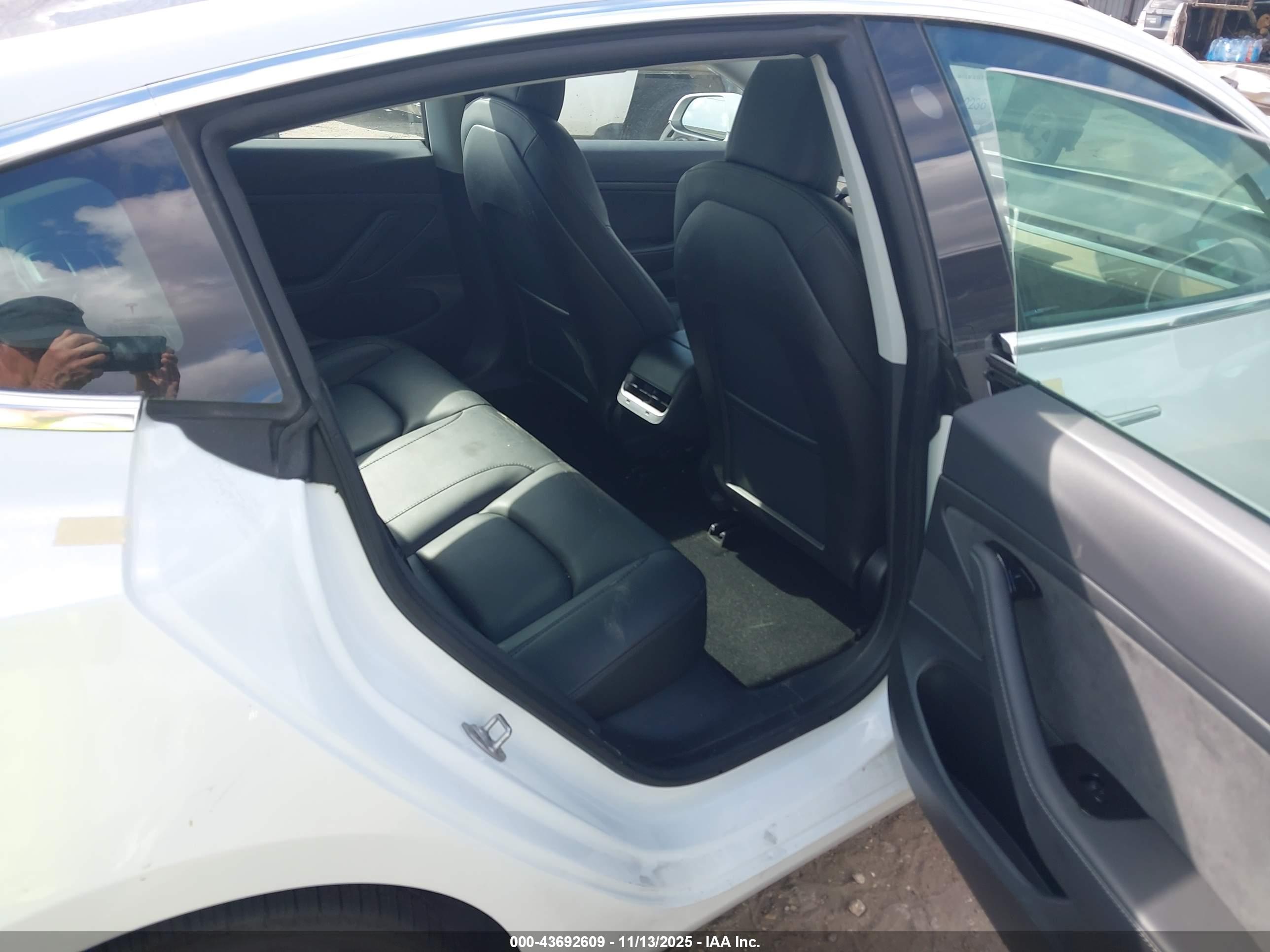 TESLA MODEL image 8