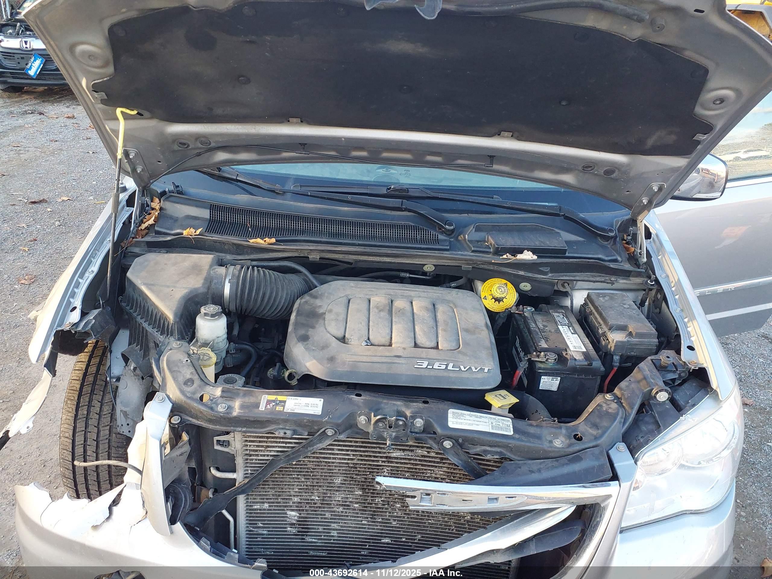 CHRYSLER TOWN image 10