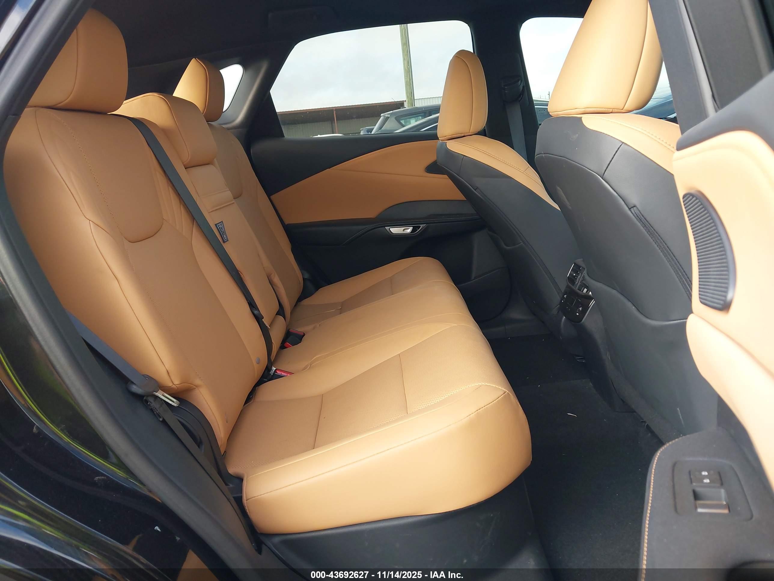 LEXUS RX image 8