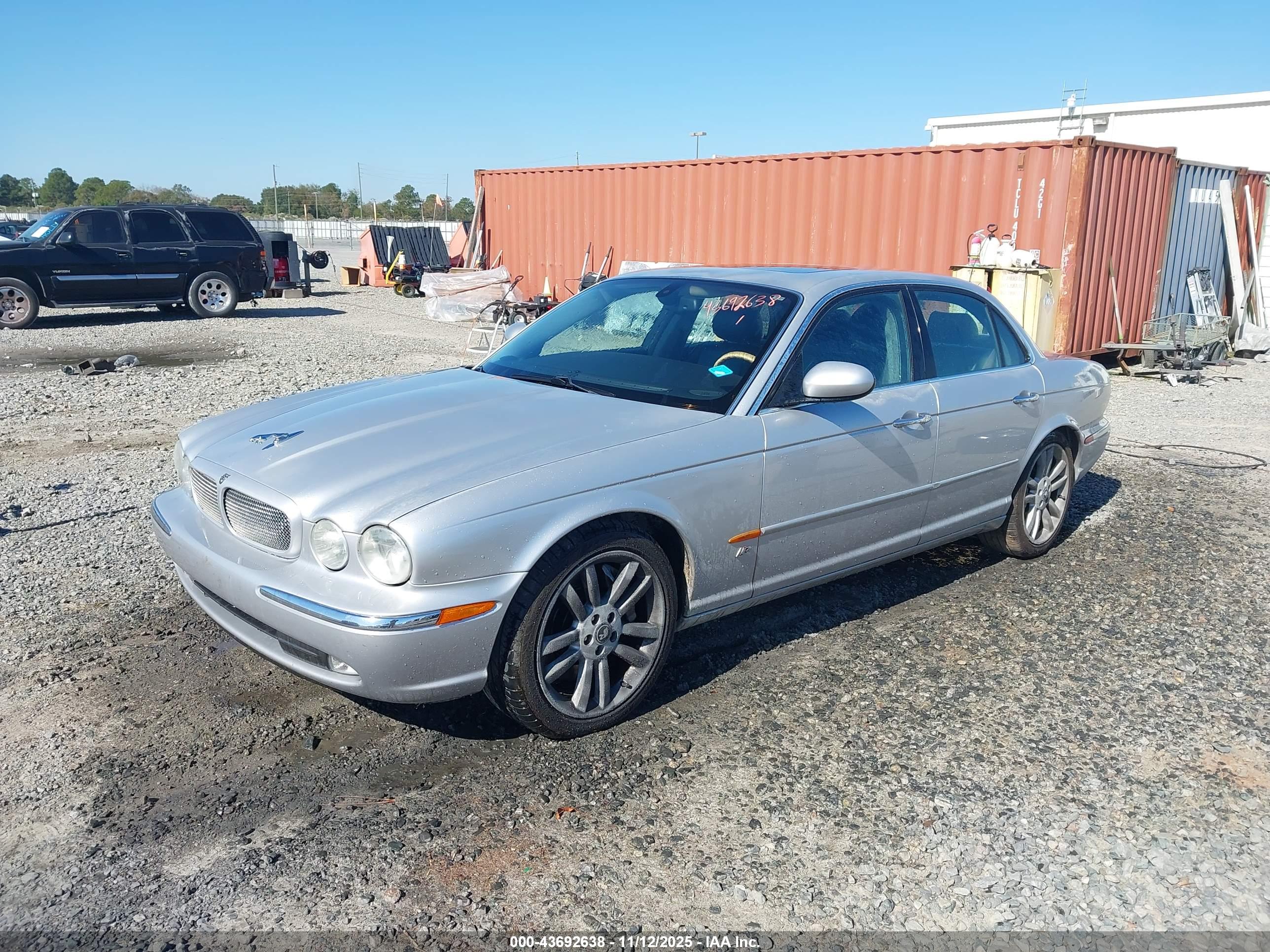 JAGUAR XJ image 2