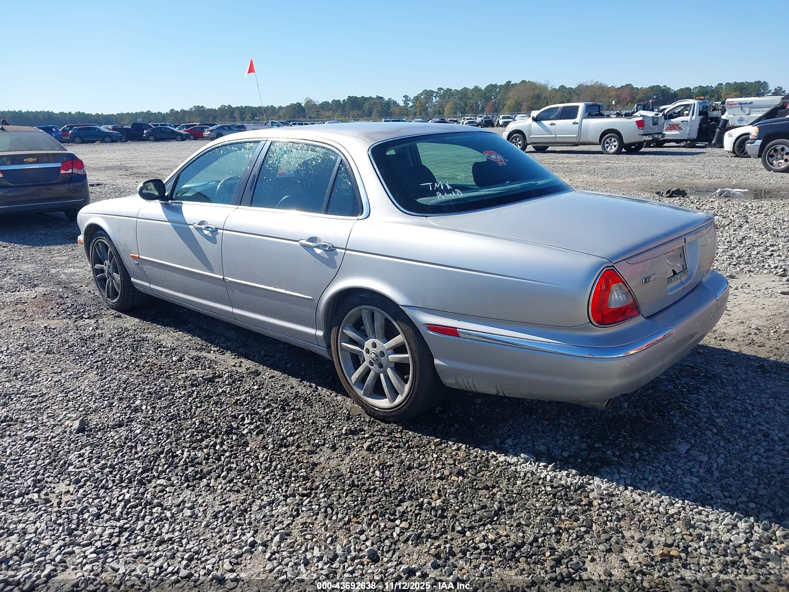JAGUAR XJ image 3