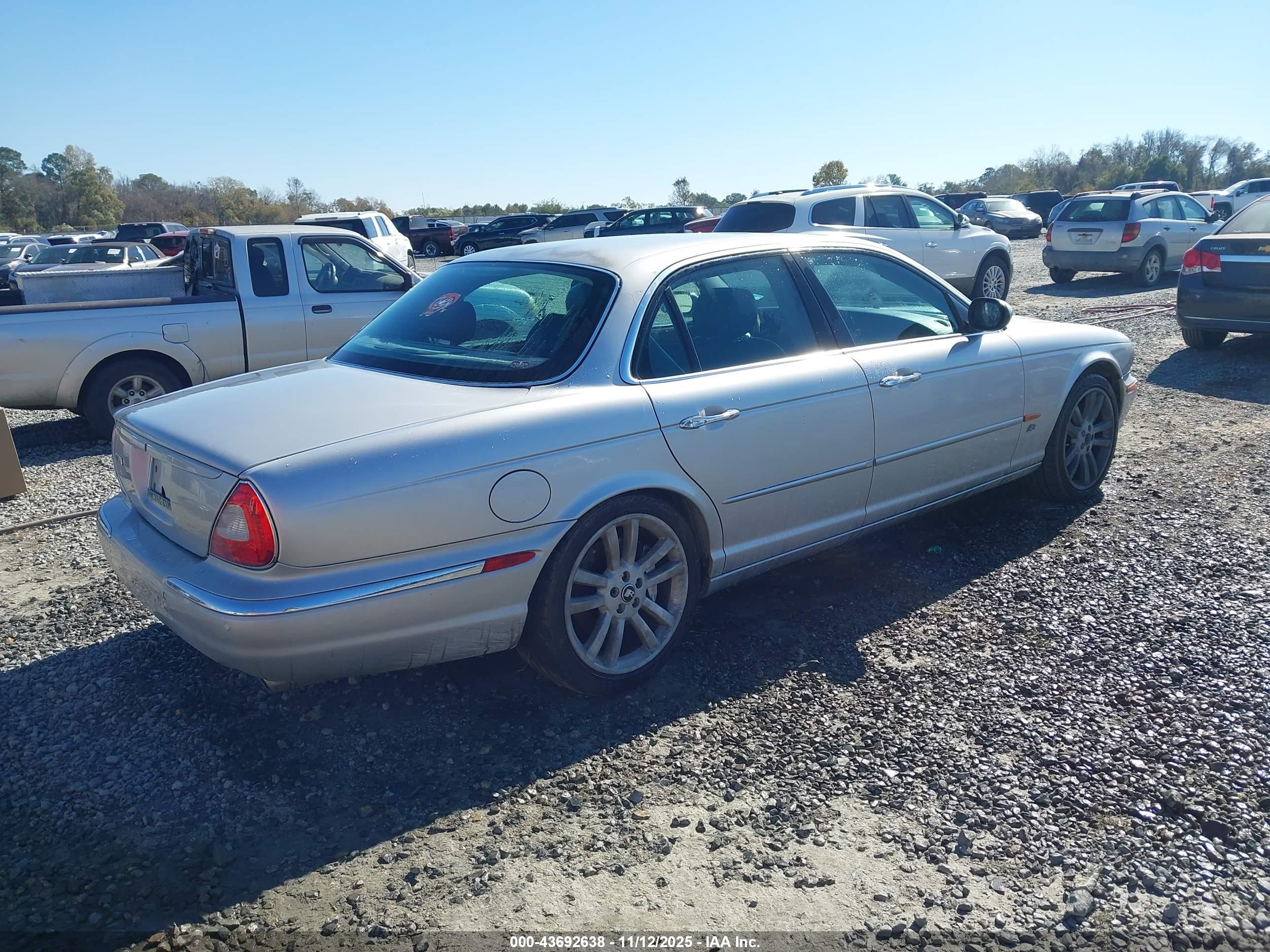 JAGUAR XJ image 4