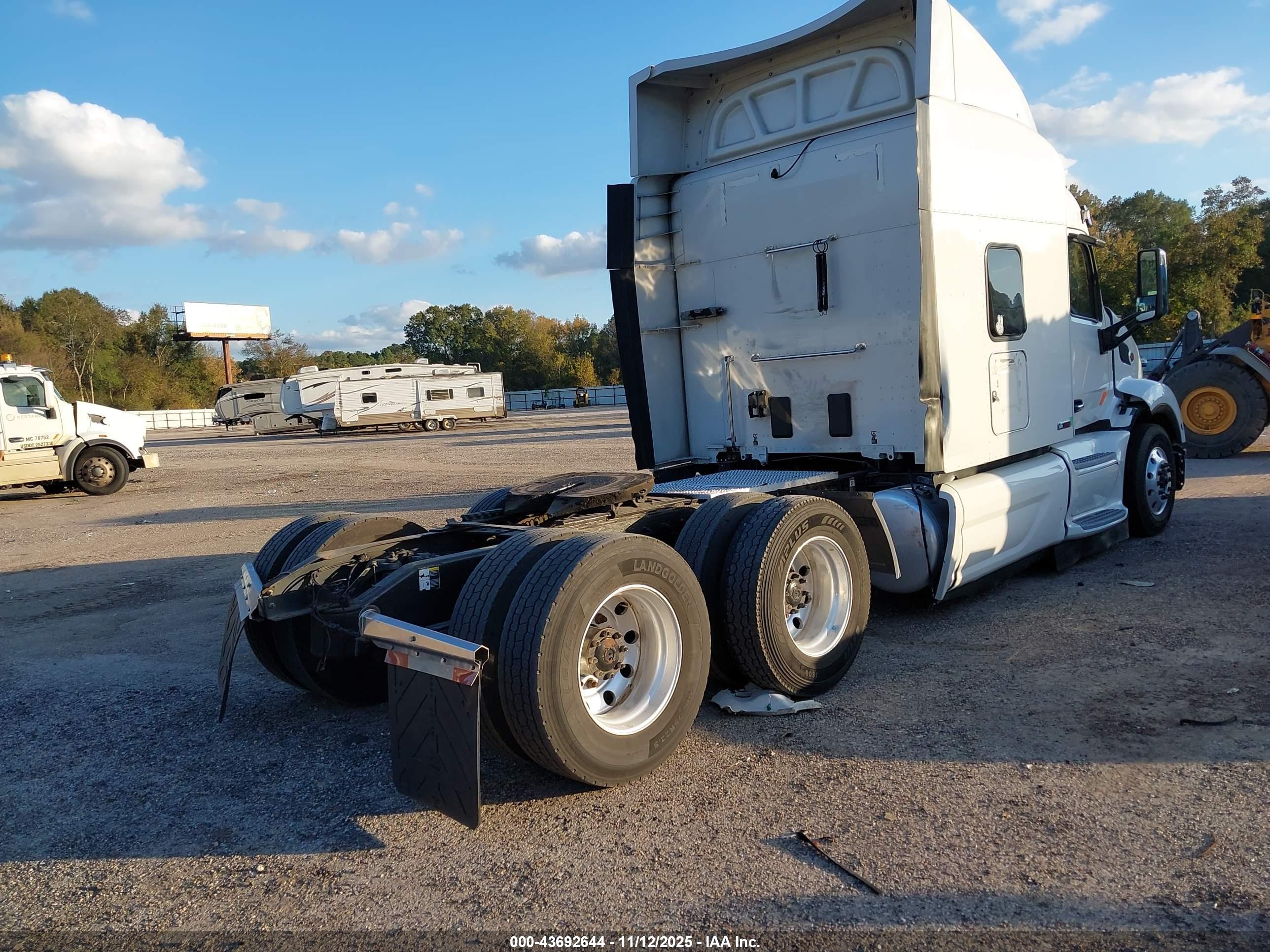 PETERBILT 579 image 4