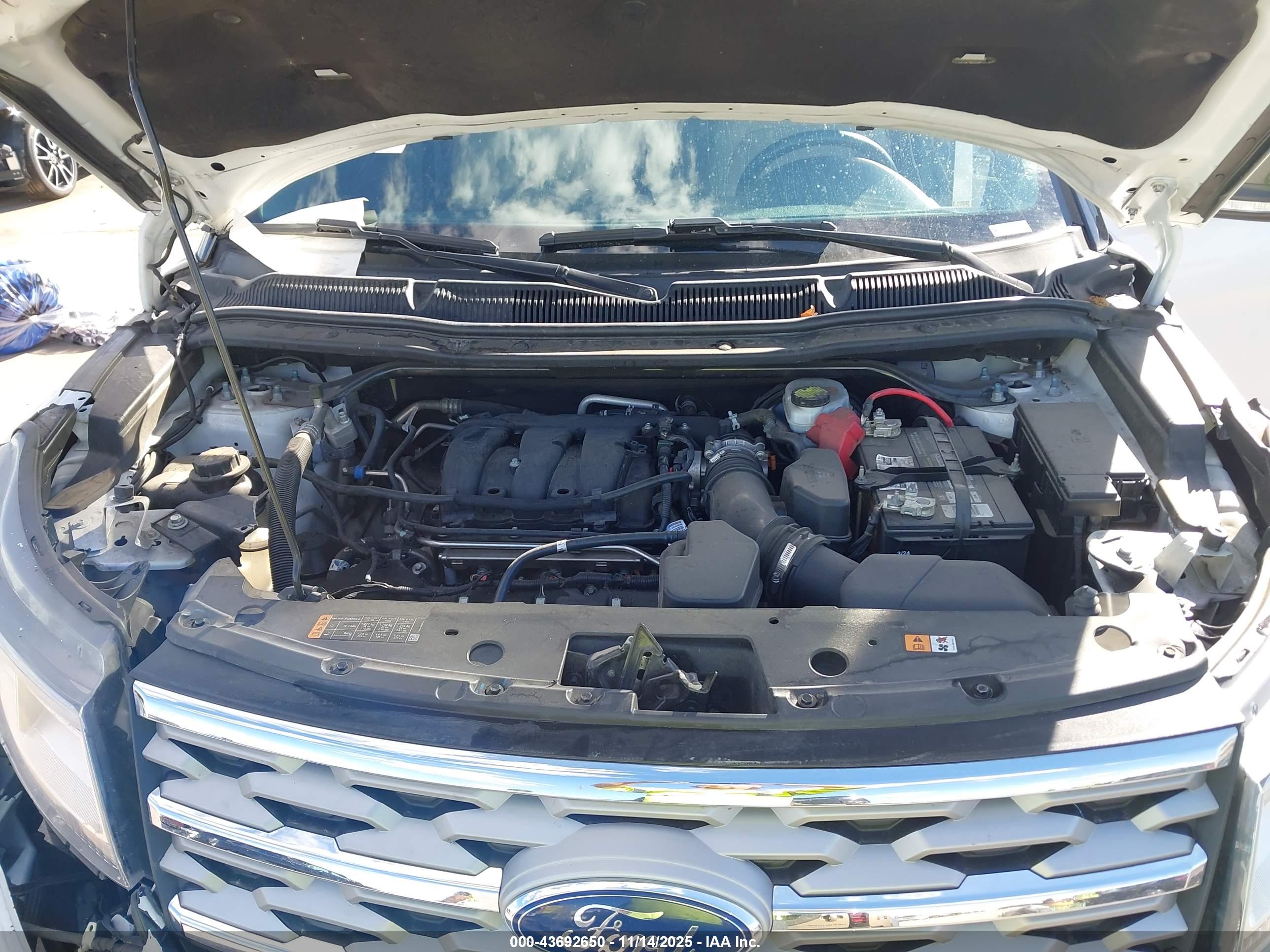 FORD EXPLORER image 10