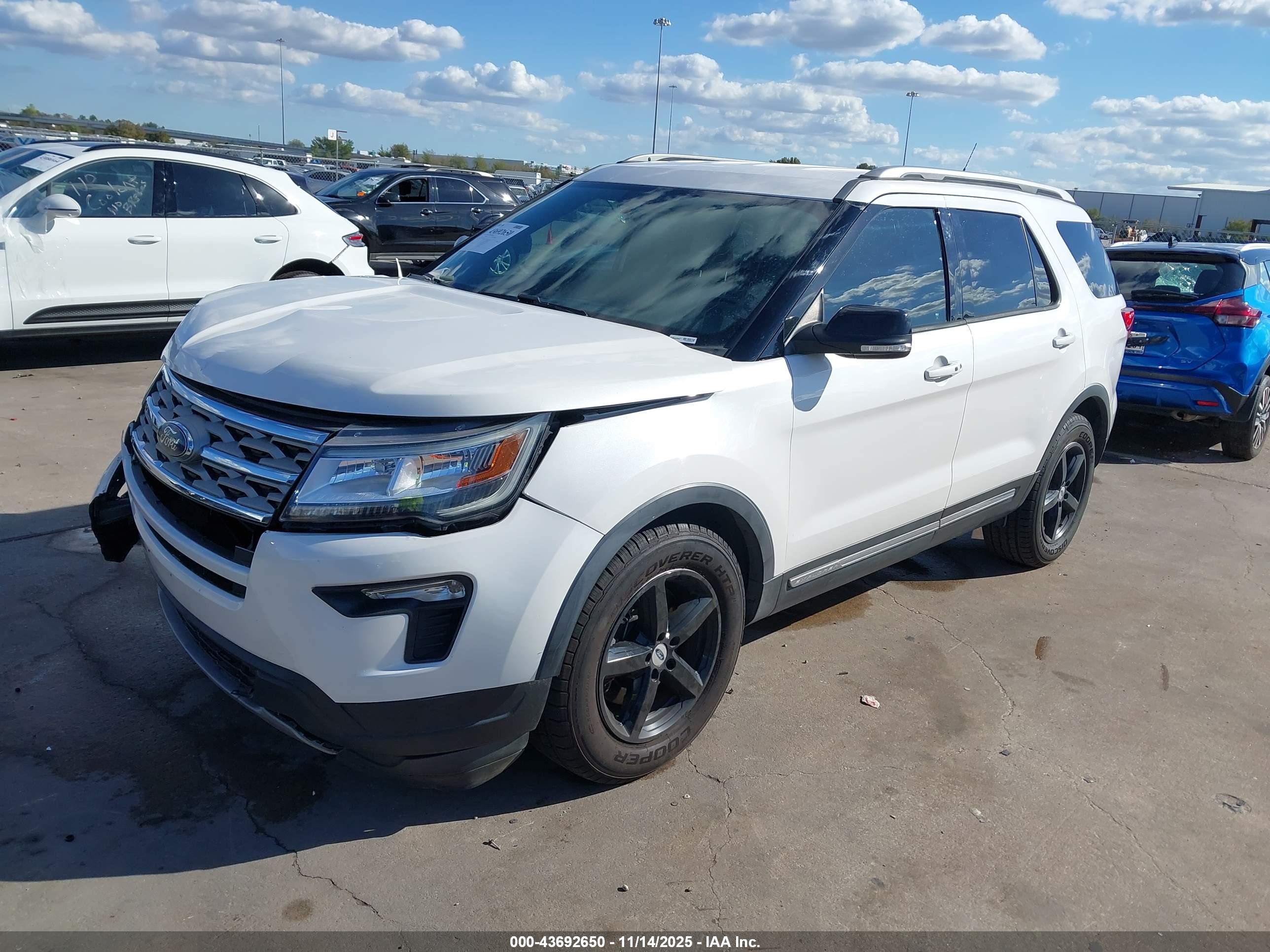 FORD EXPLORER image 2