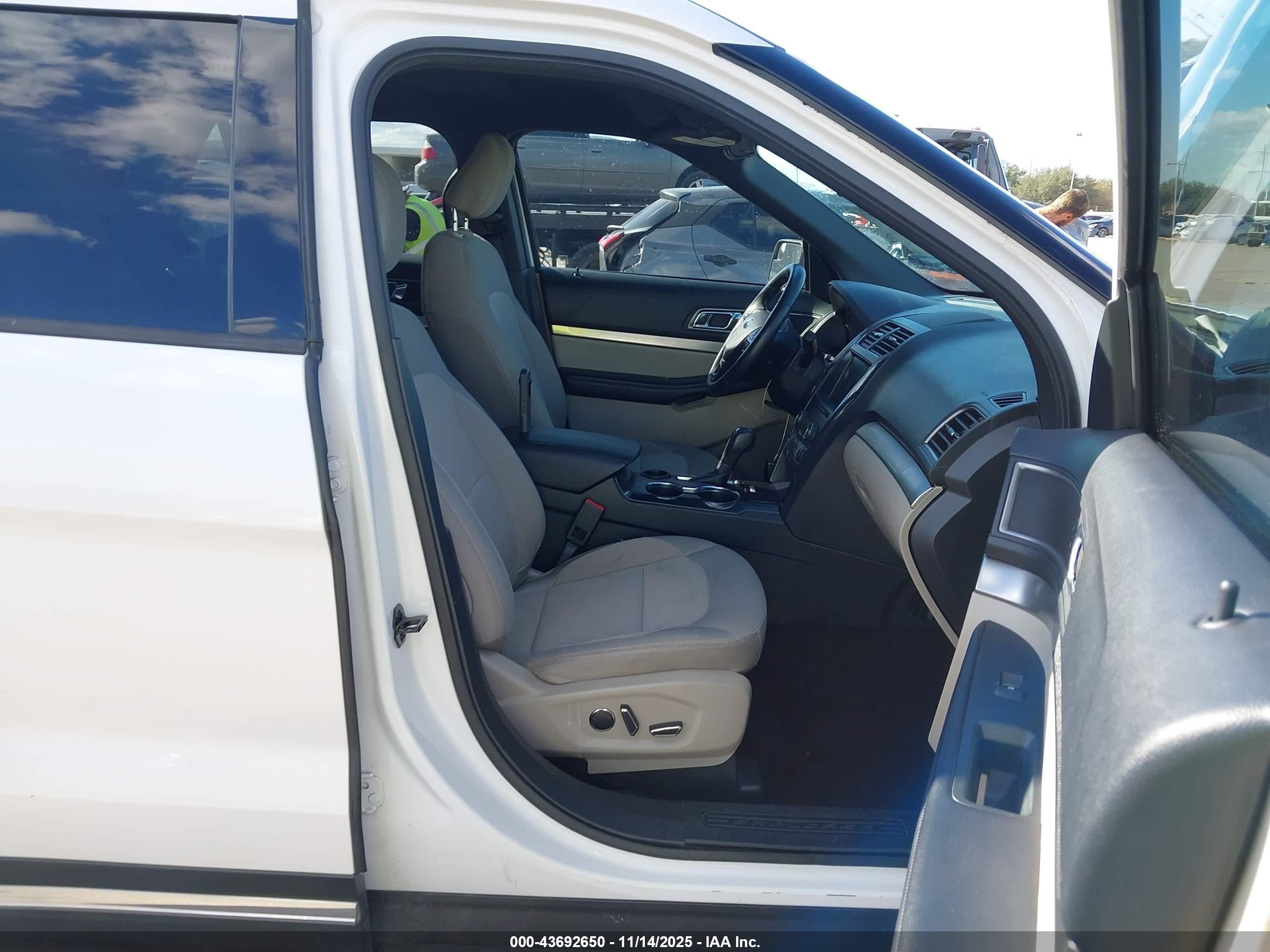 FORD EXPLORER image 5