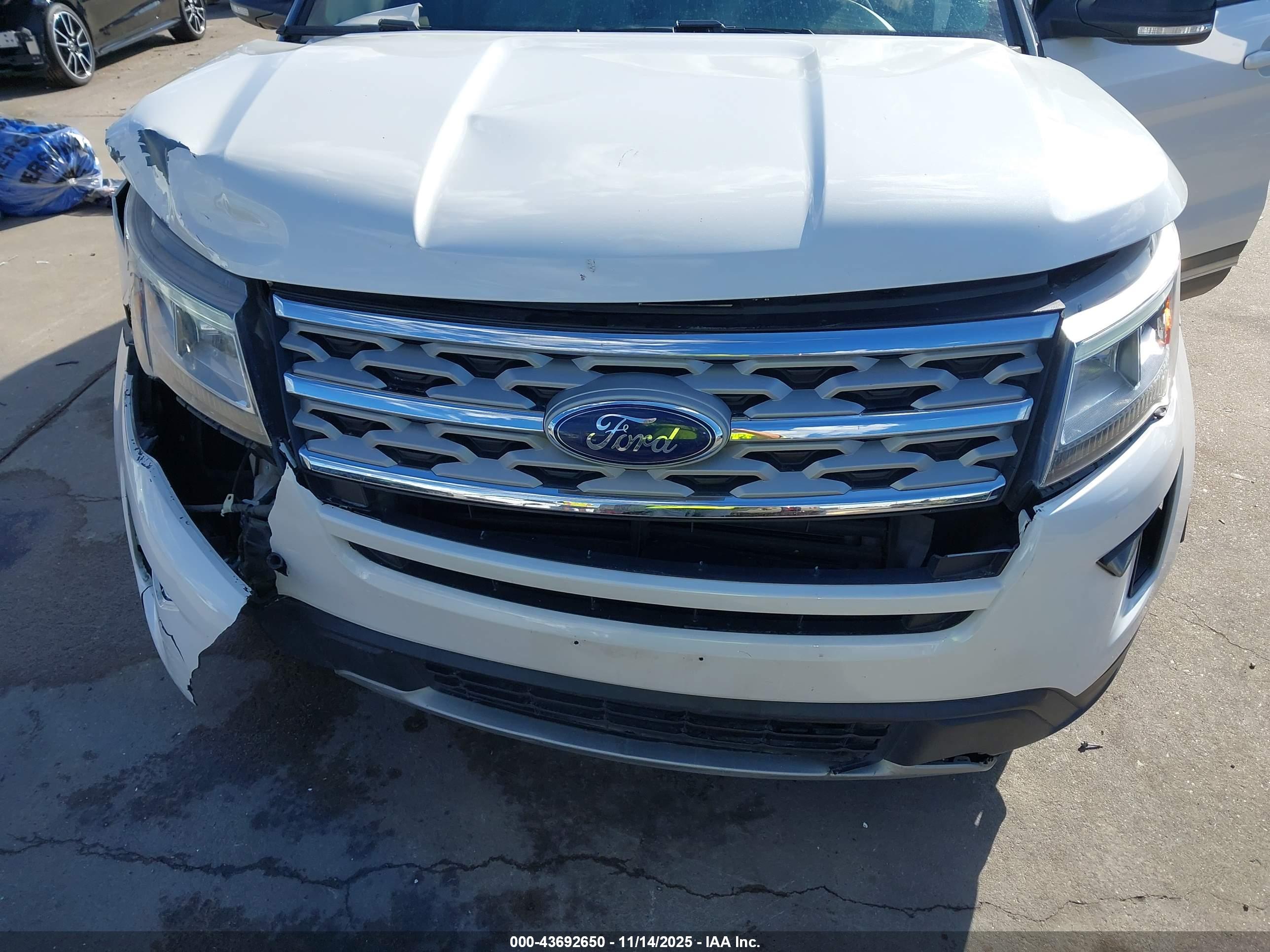 FORD EXPLORER image 6