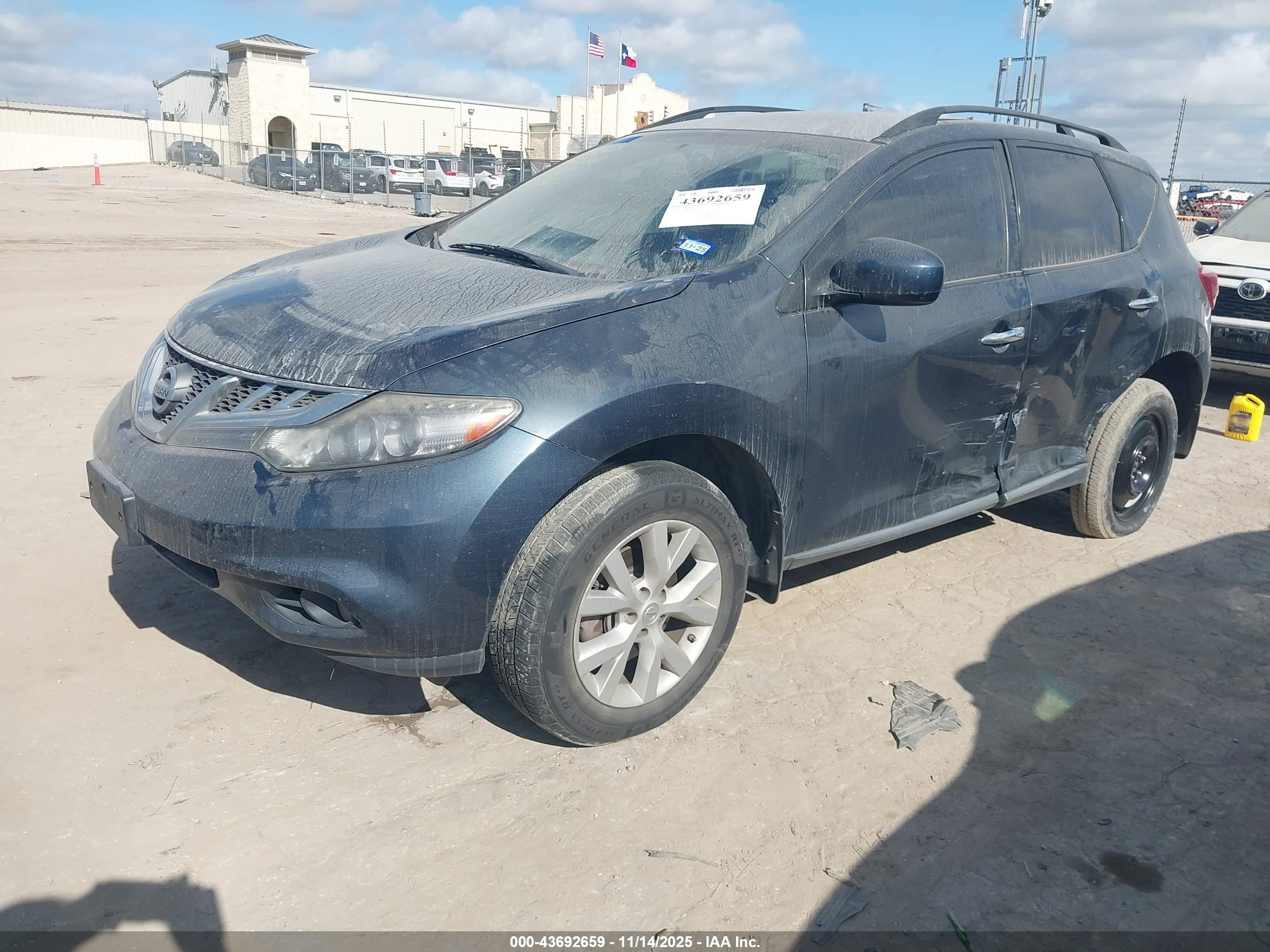 NISSAN MURANO image 2