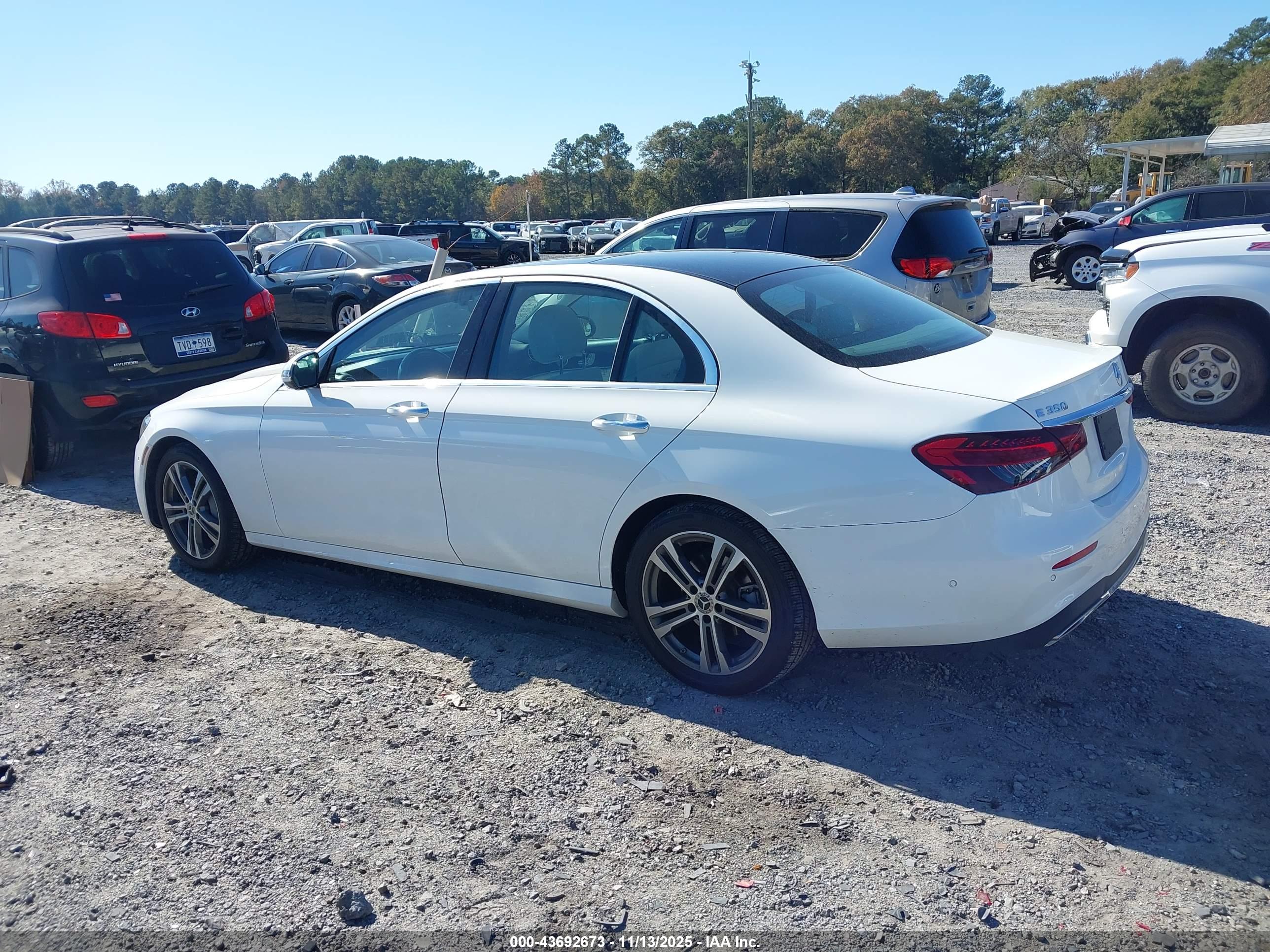 MERCEDES-BENZ E image 3