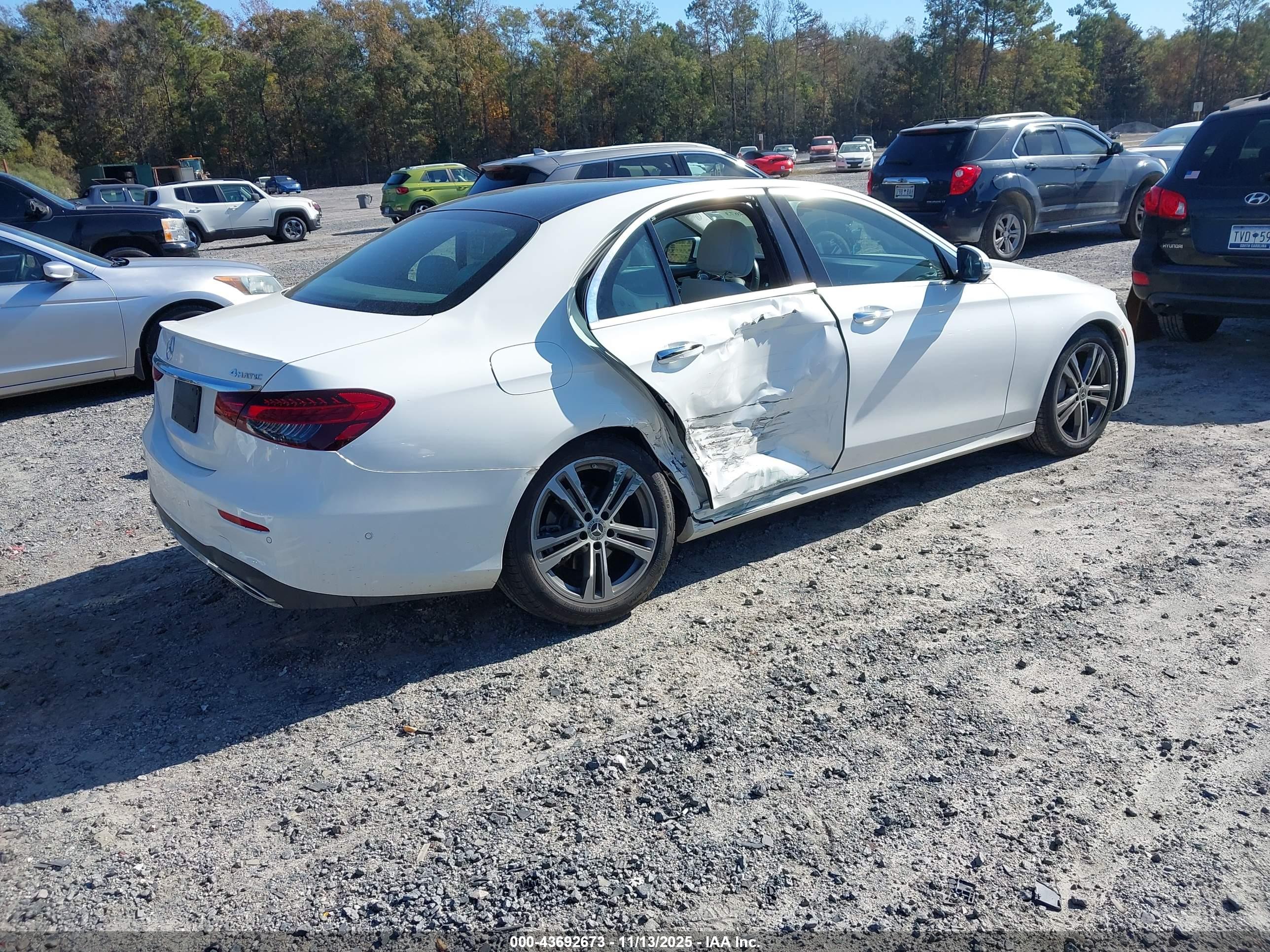 MERCEDES-BENZ E image 4