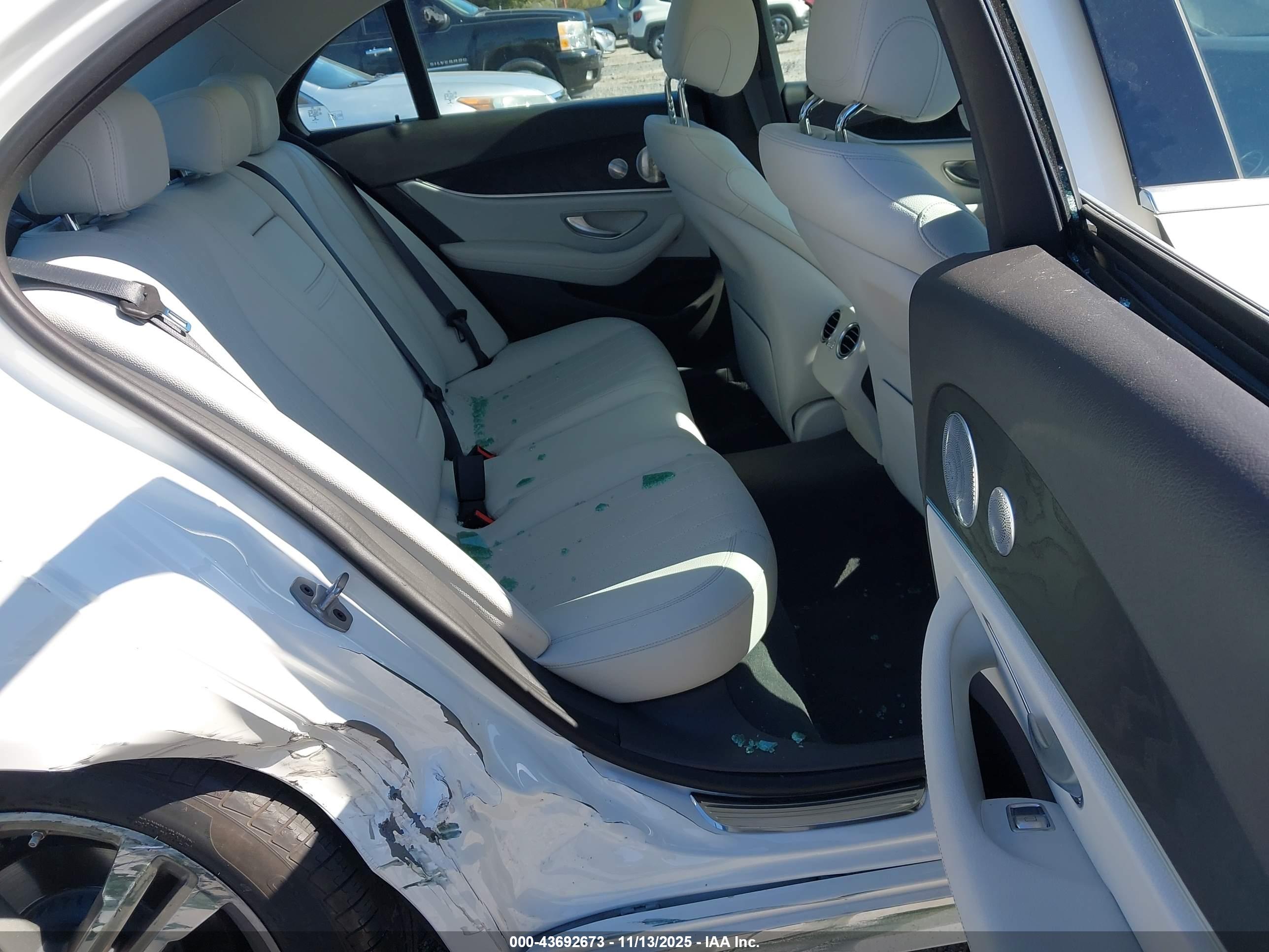 MERCEDES-BENZ E image 8