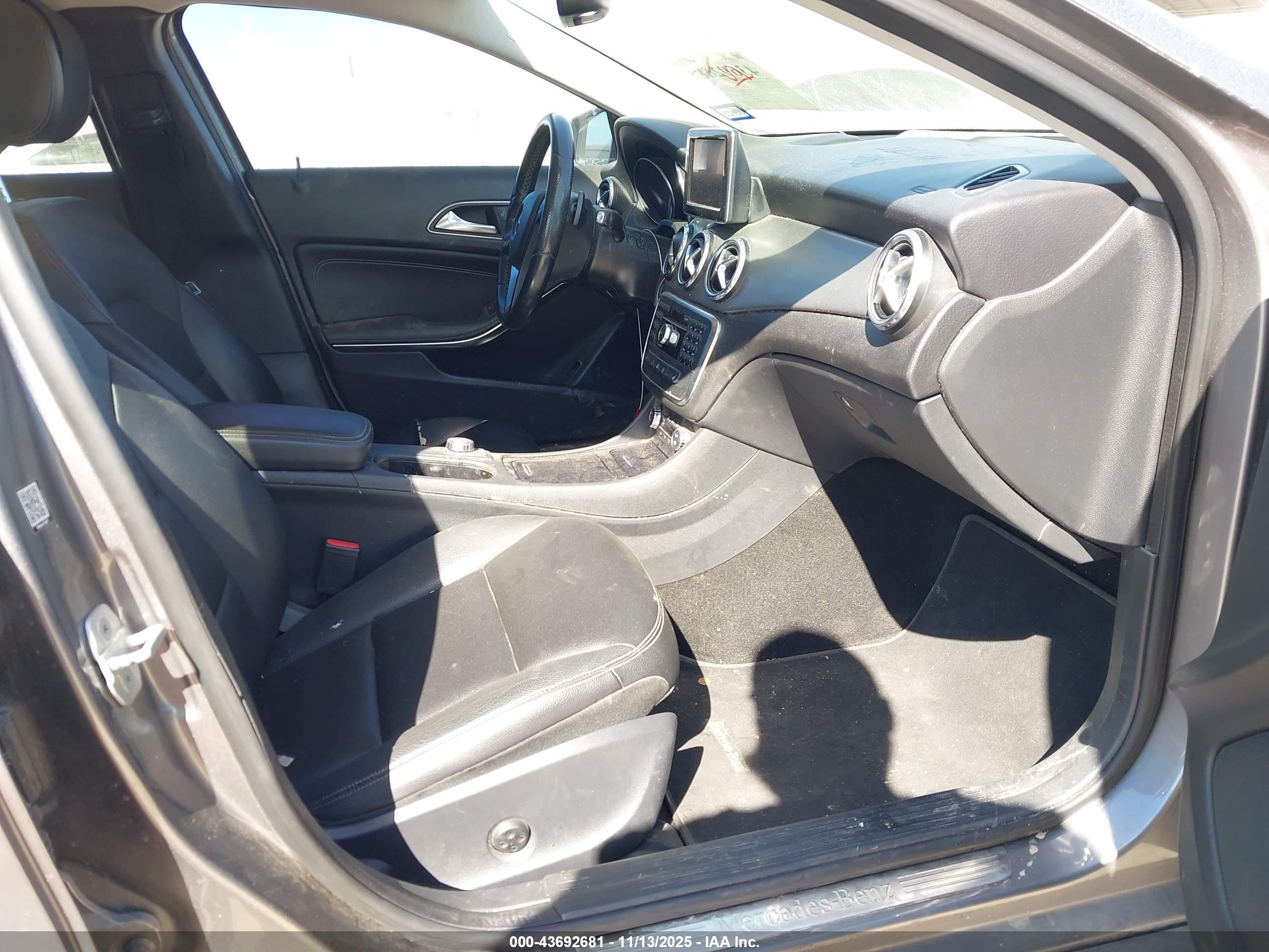 MERCEDES-BENZ GLA image 5