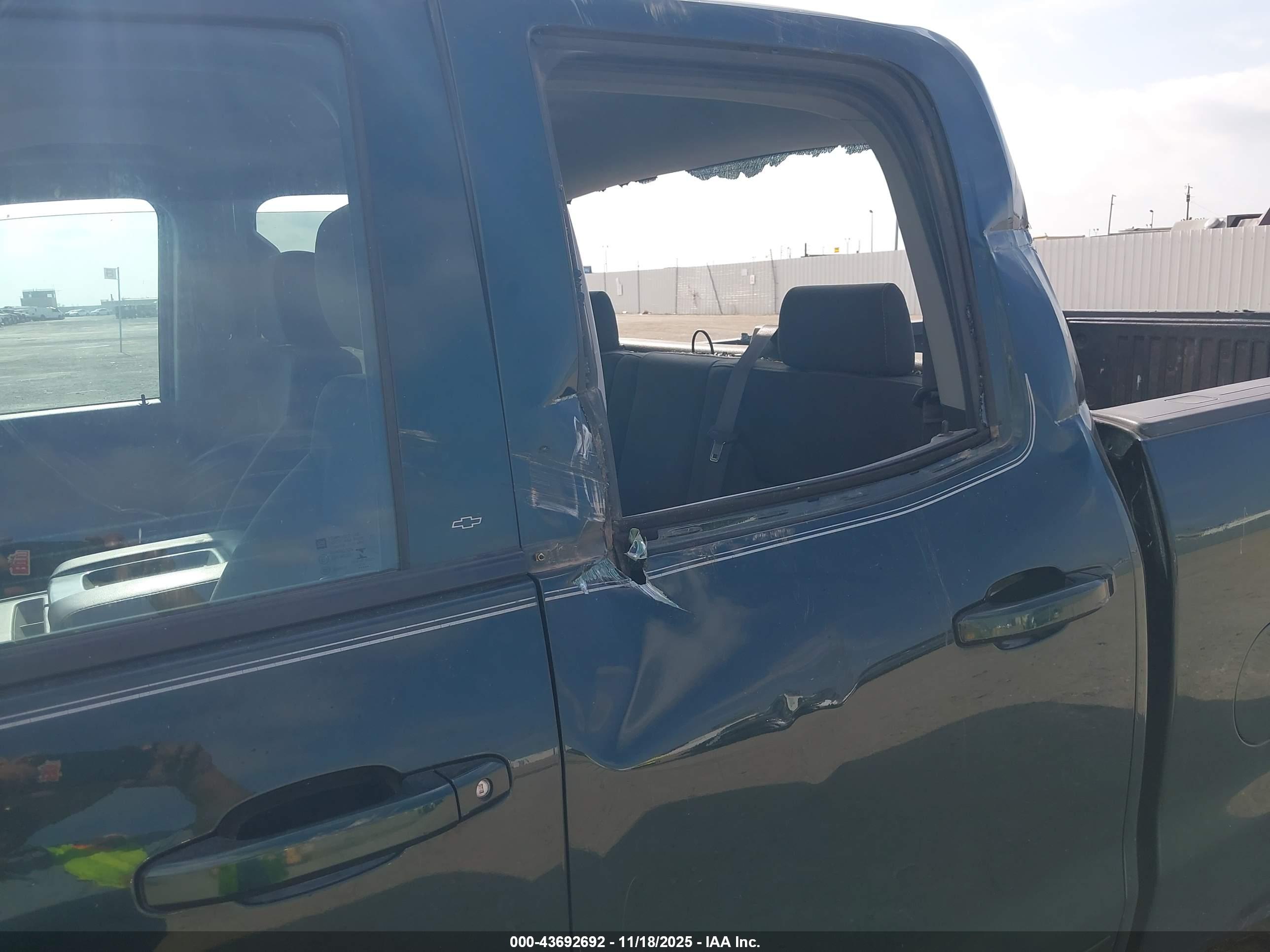 CHEVROLET SILVERADO image 6