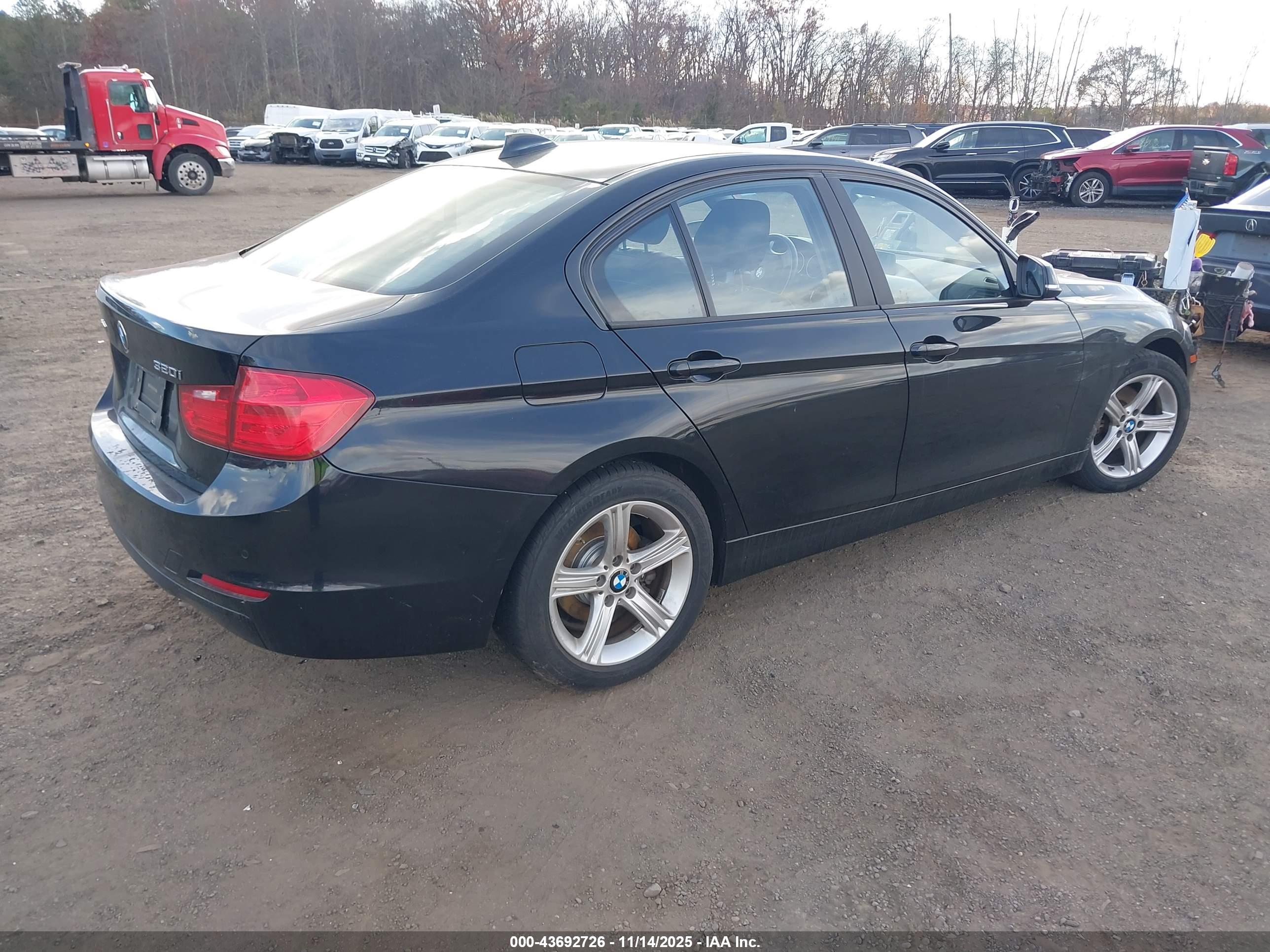 BMW 320I image 4