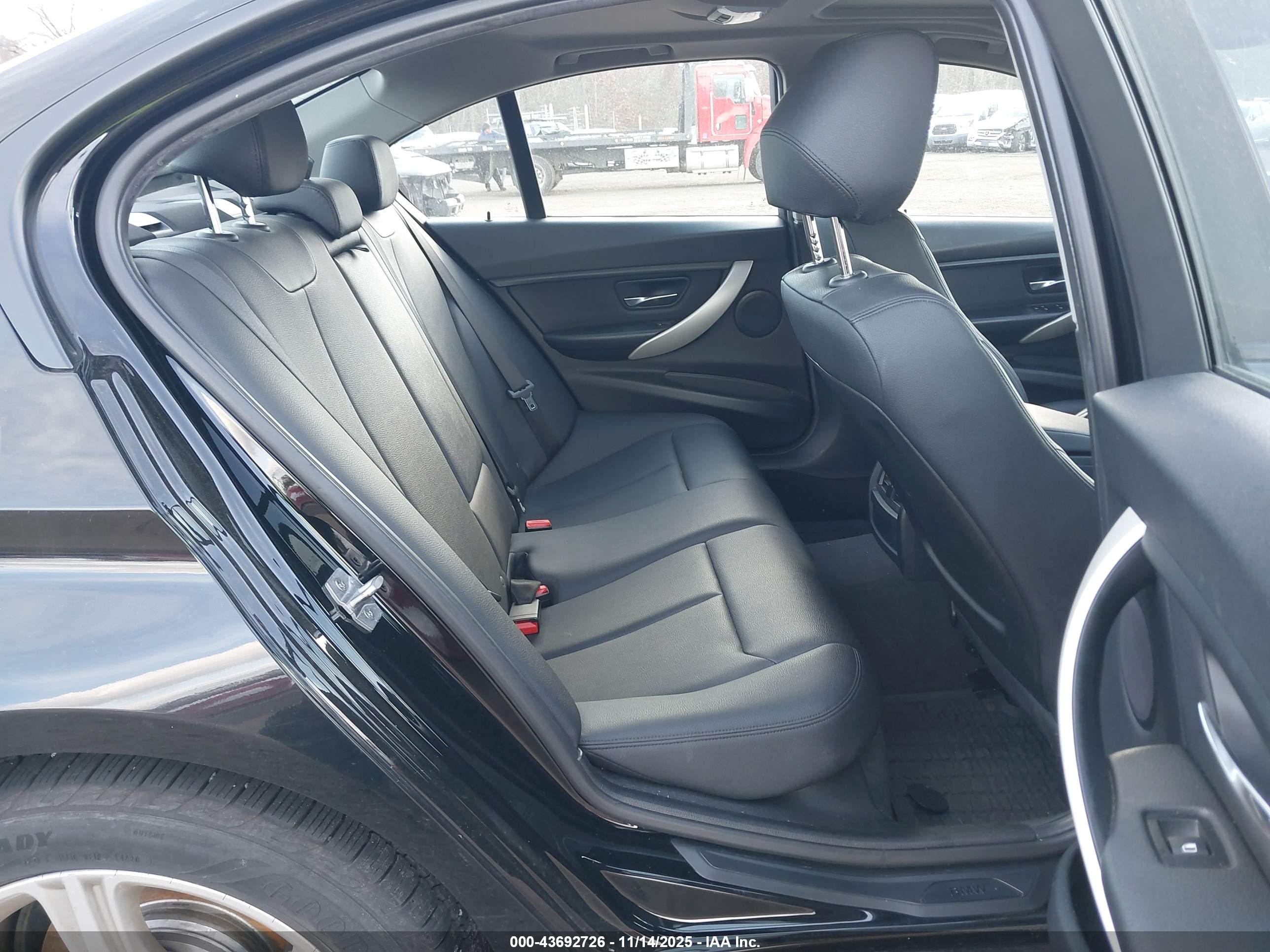 BMW 320I image 8