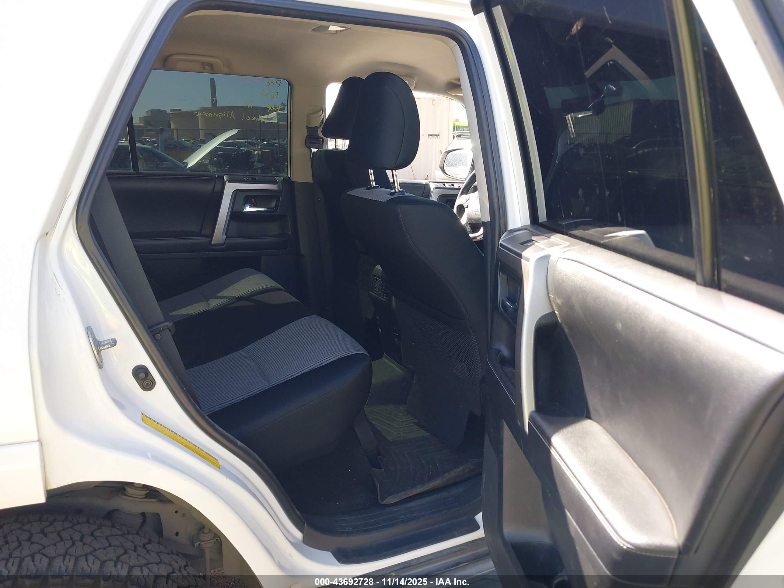 TOYOTA 4RUNNER image 8