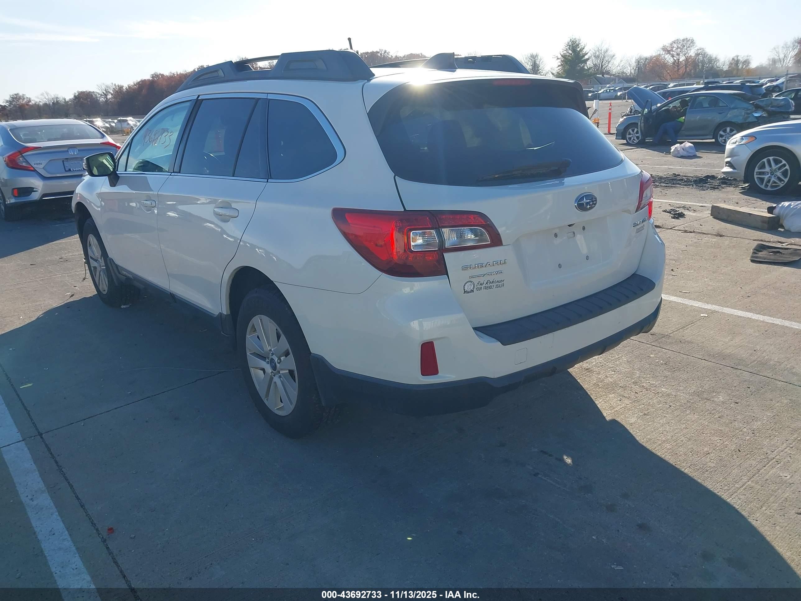SUBARU OUTBACK image 3