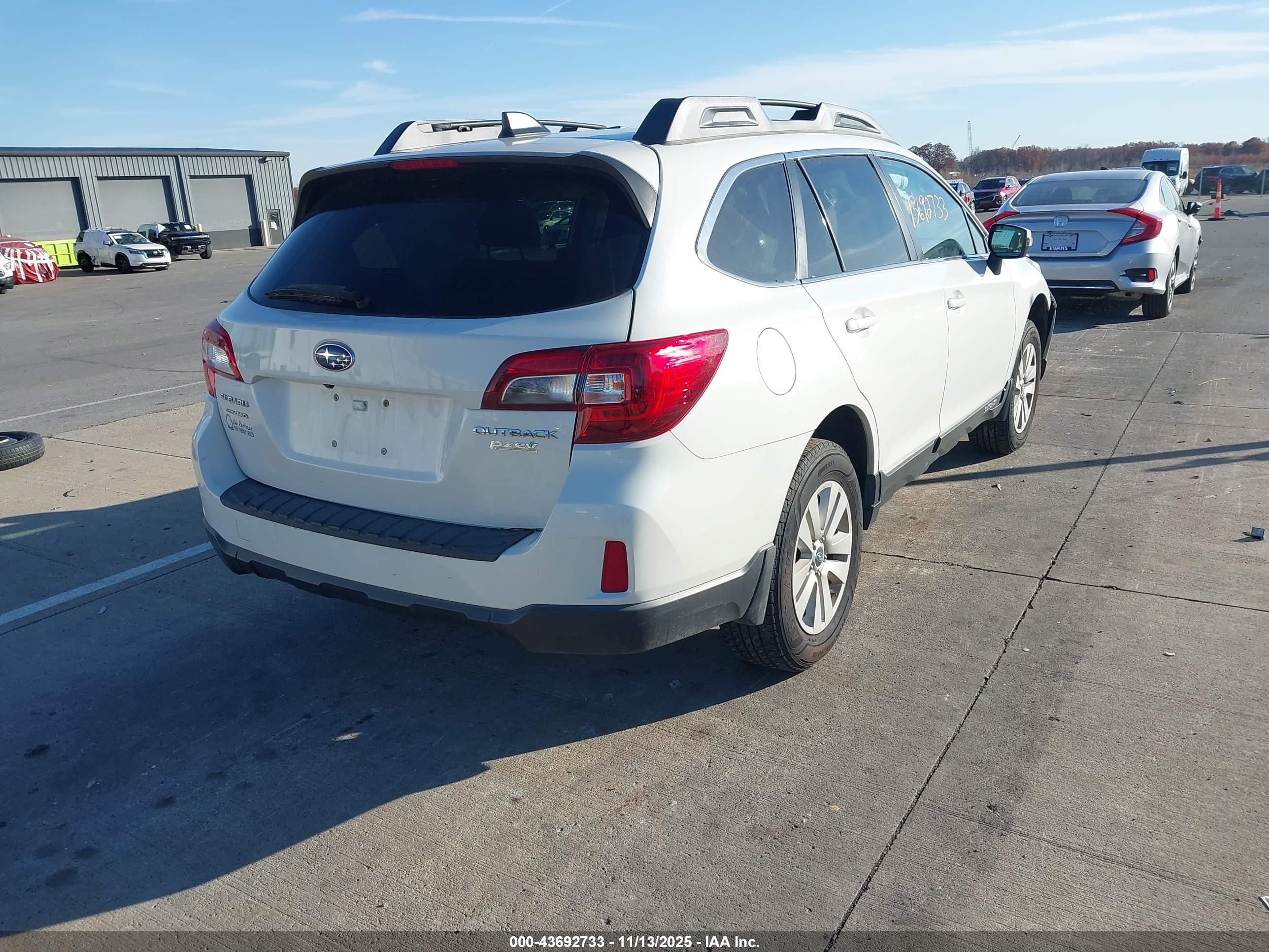 SUBARU OUTBACK image 4