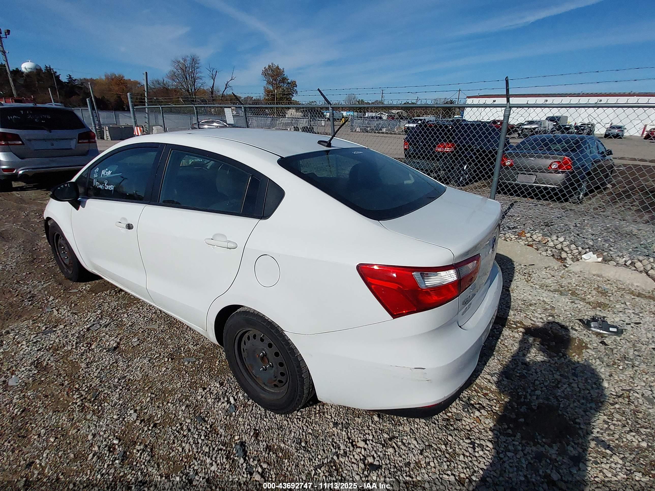KIA RIO image 3