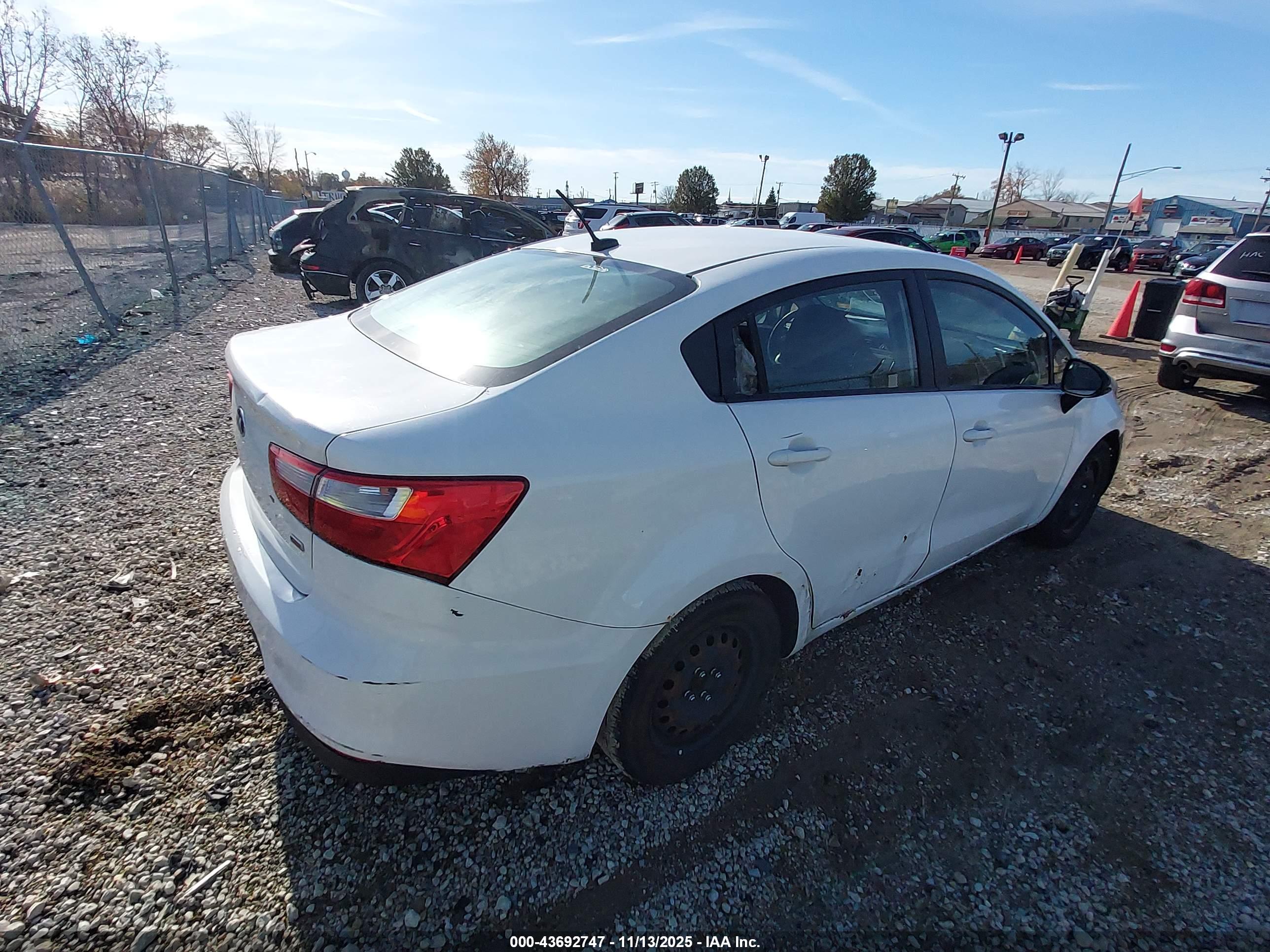 KIA RIO image 4