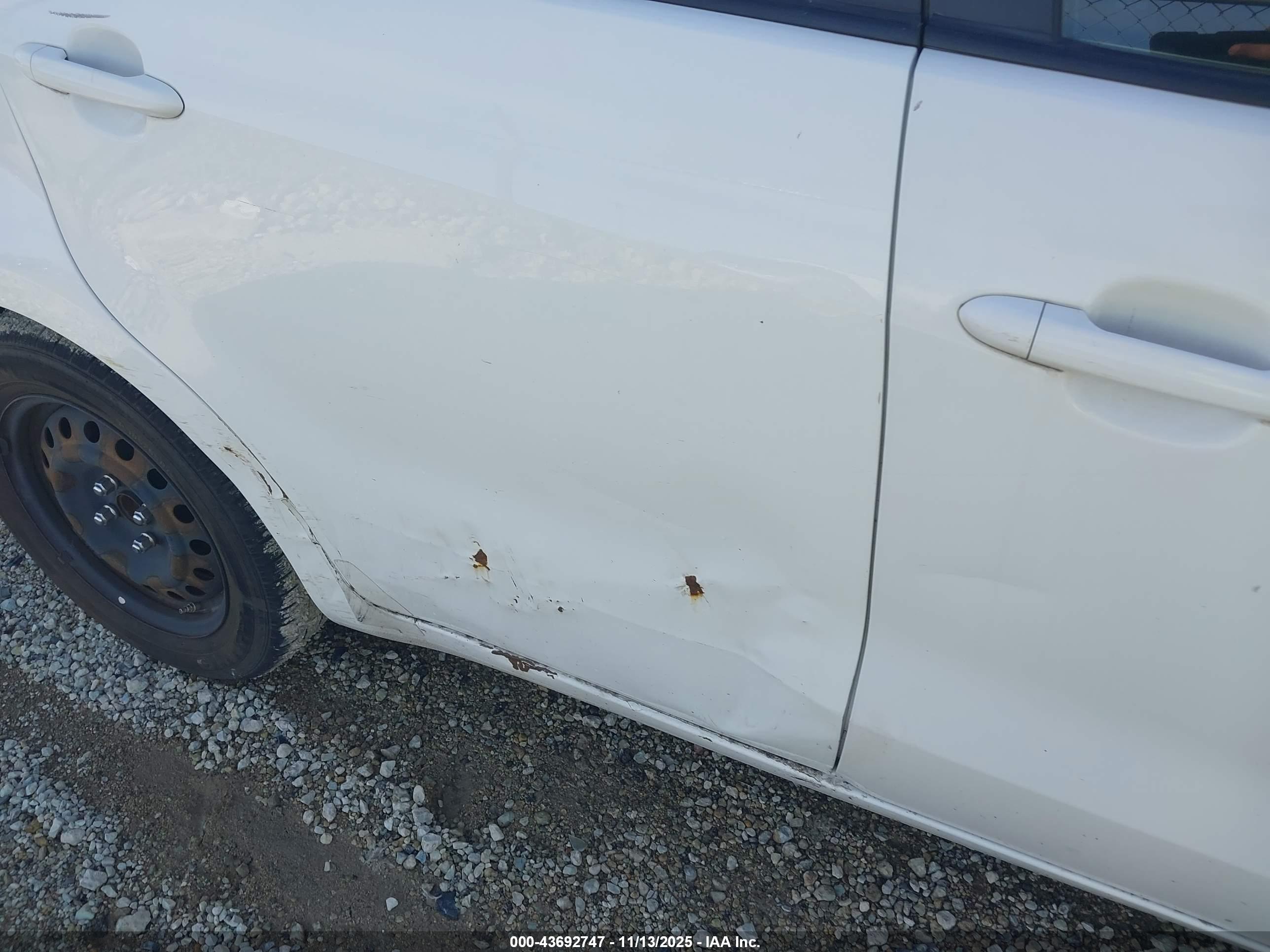 KIA RIO image 6