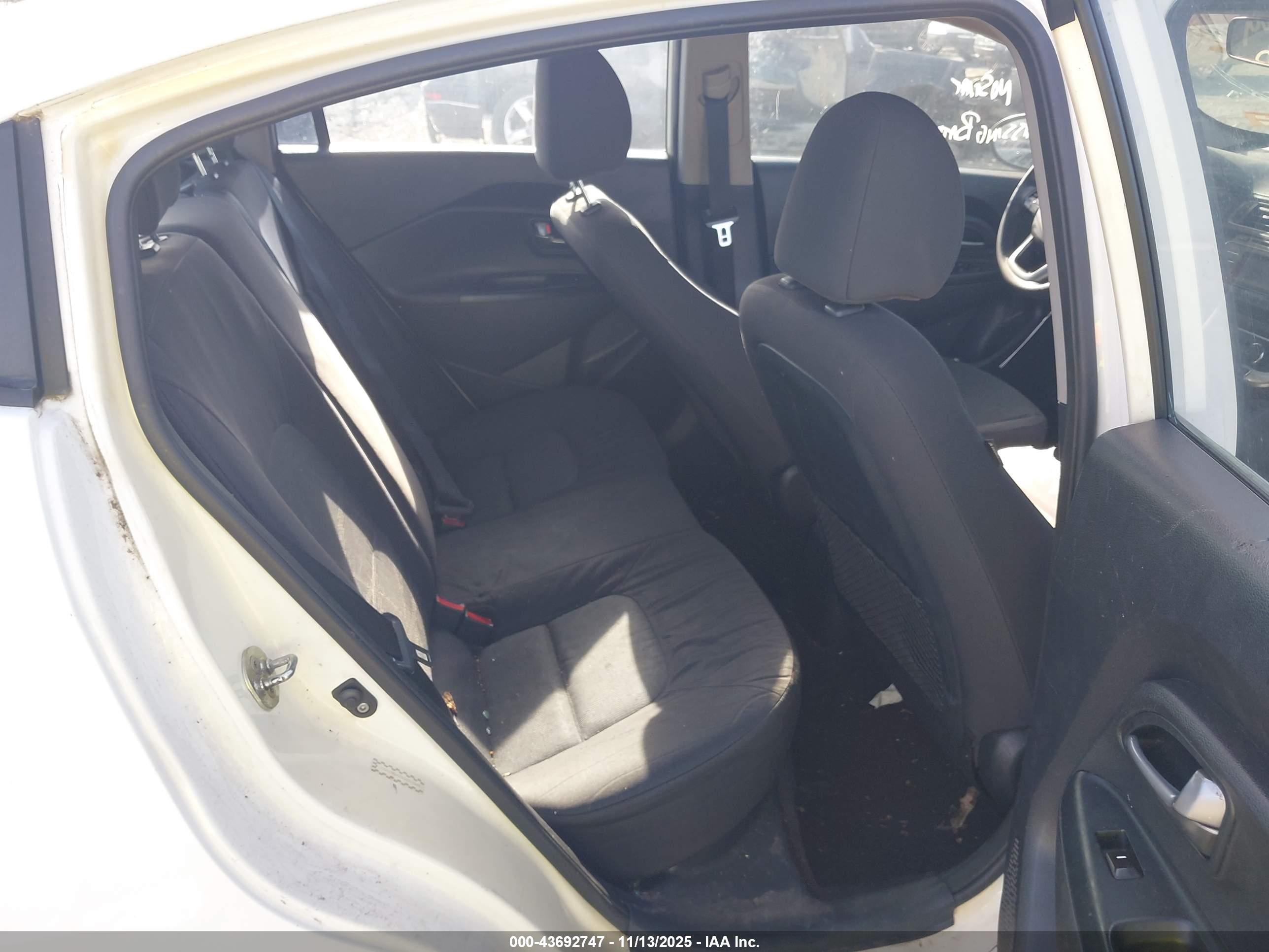 KIA RIO image 8