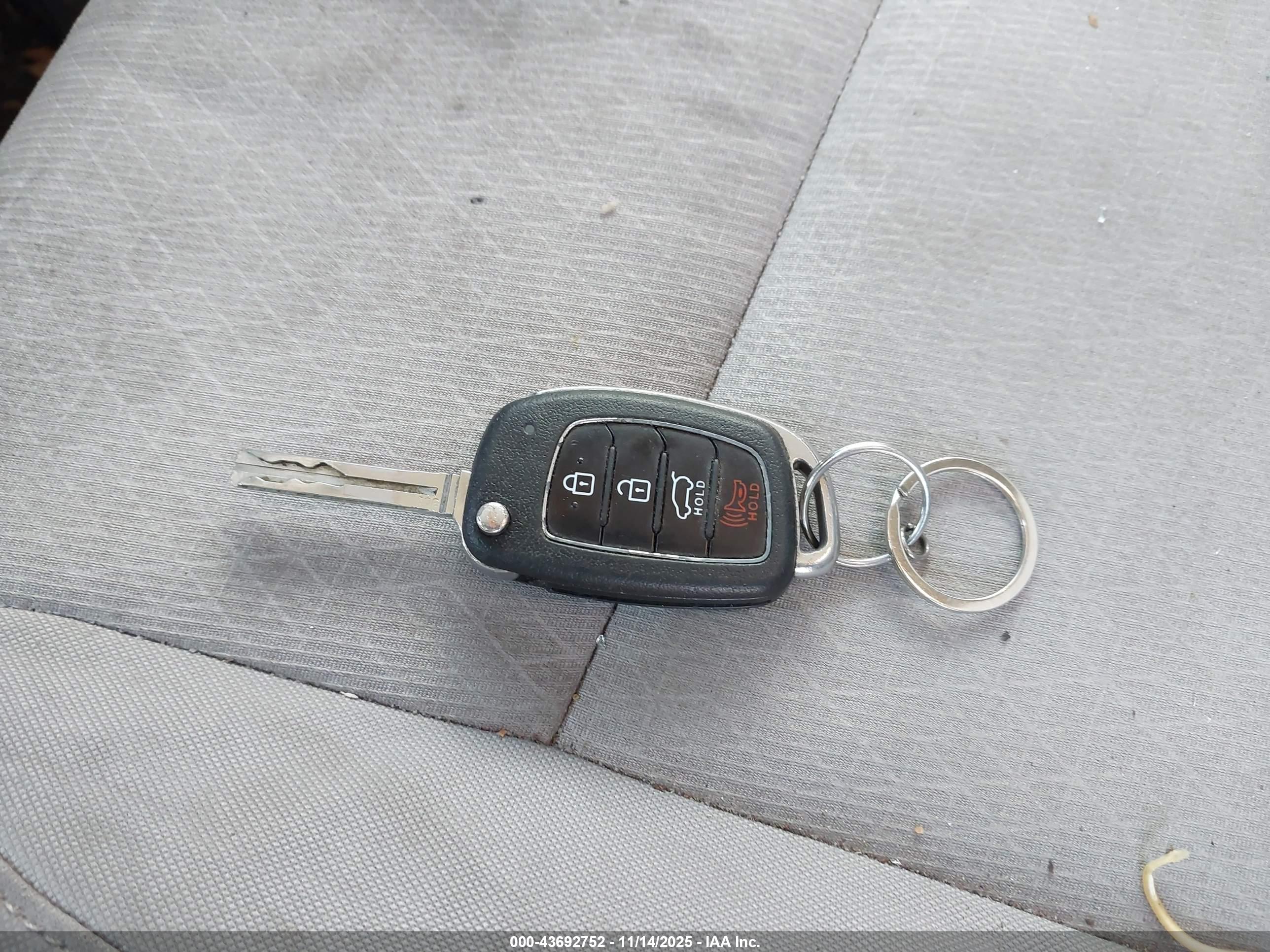 HYUNDAI TUCSON image 11