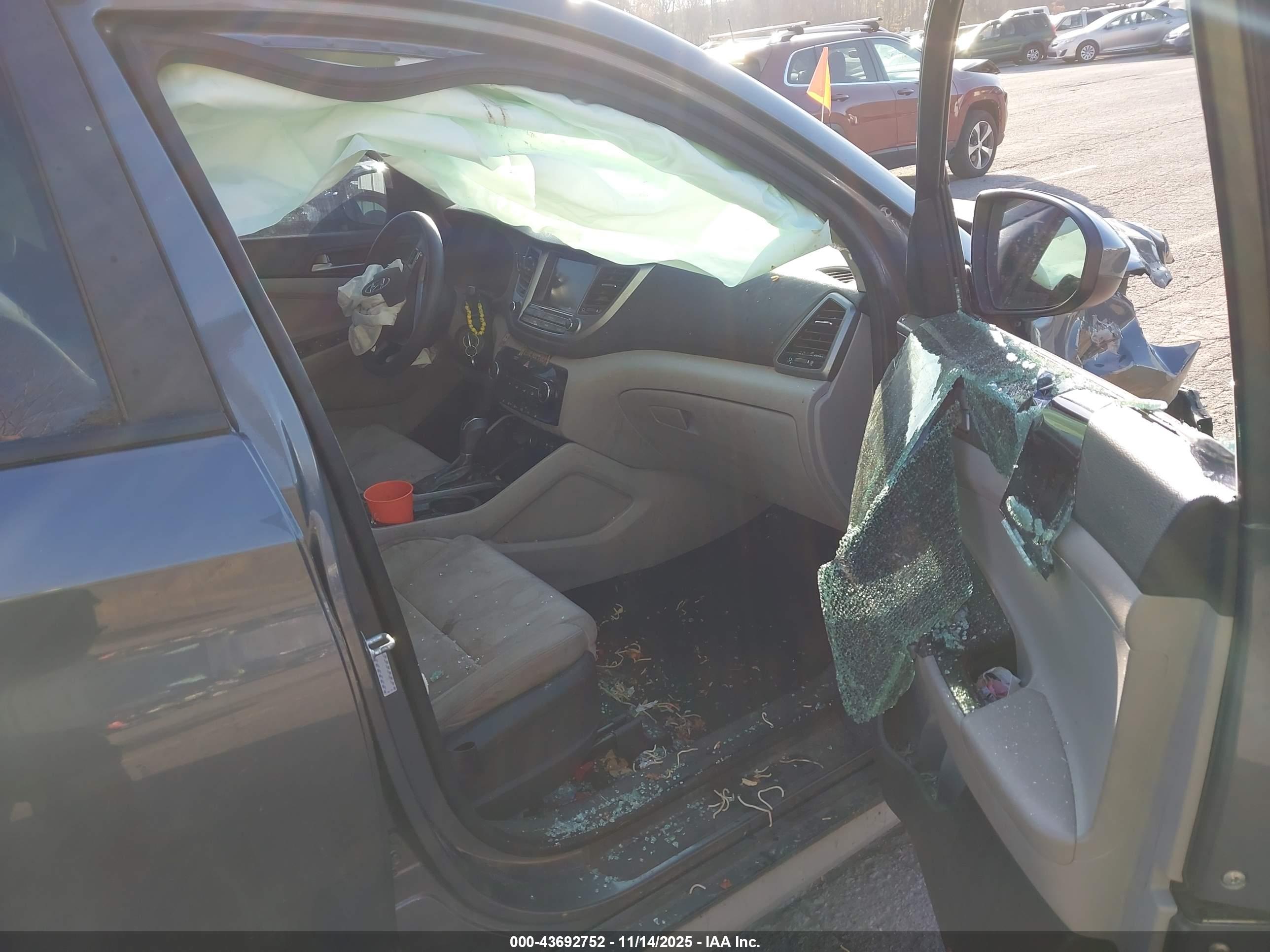 HYUNDAI TUCSON image 5