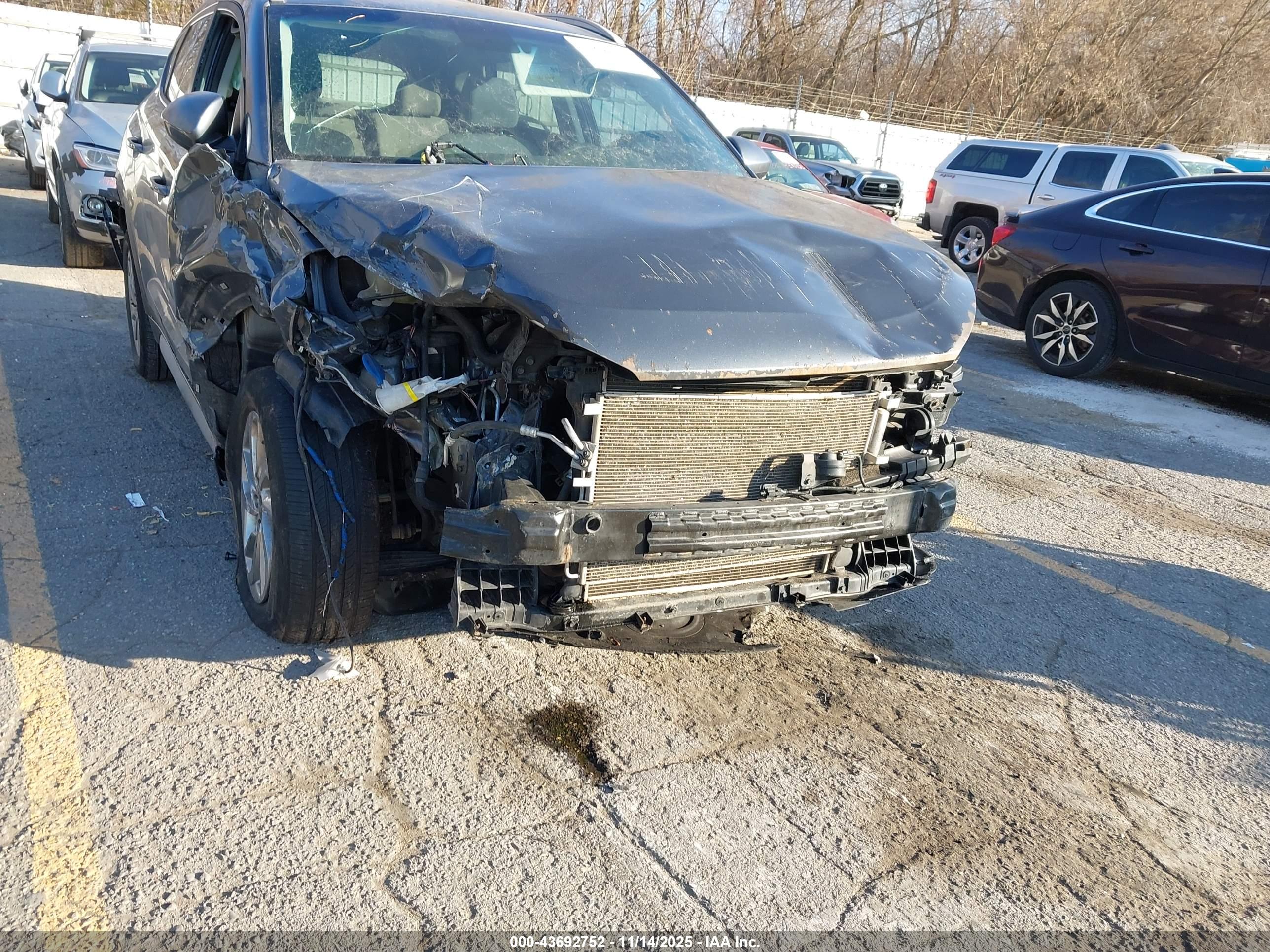 HYUNDAI TUCSON image 6