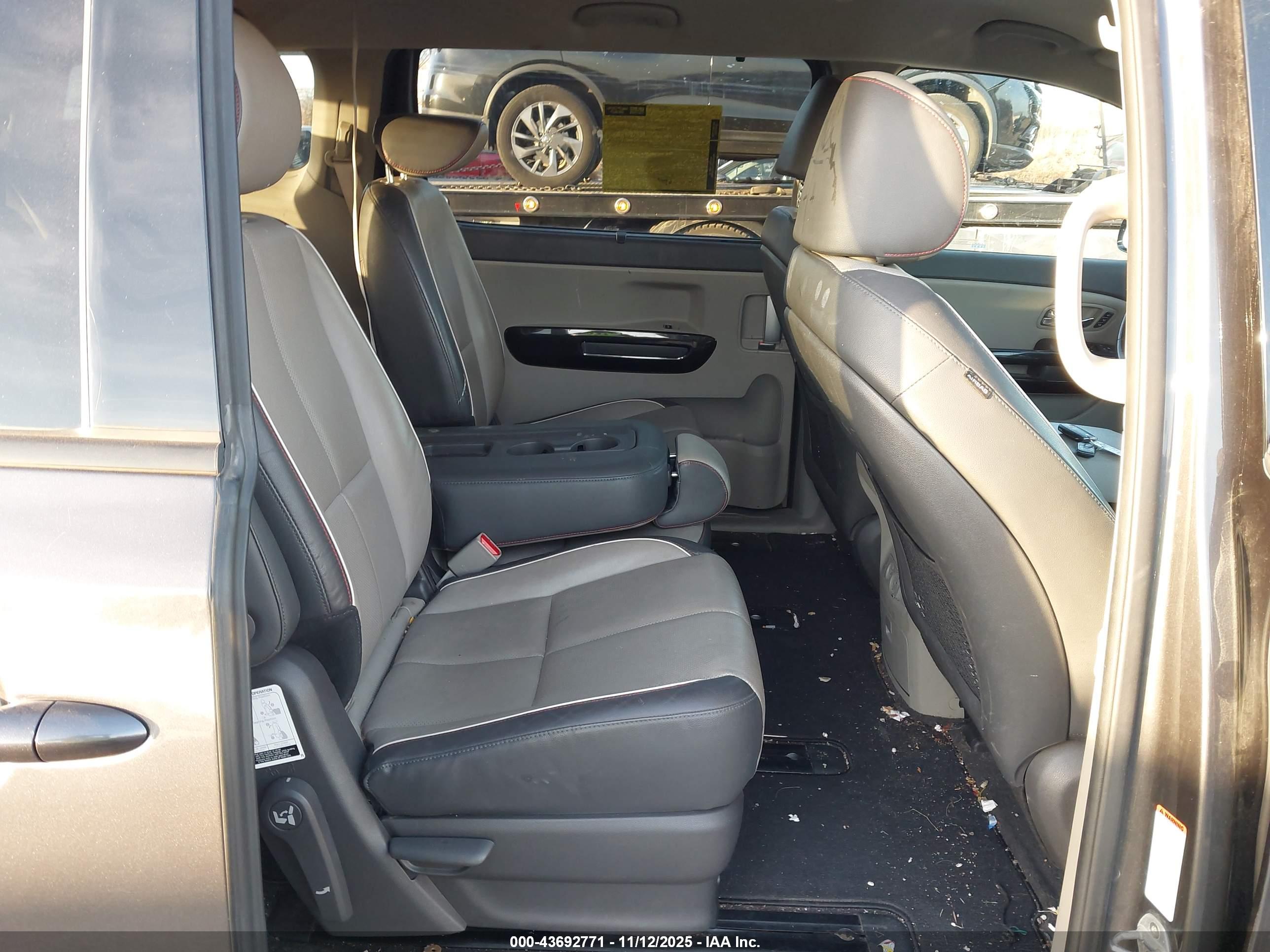 KIA SEDONA image 8
