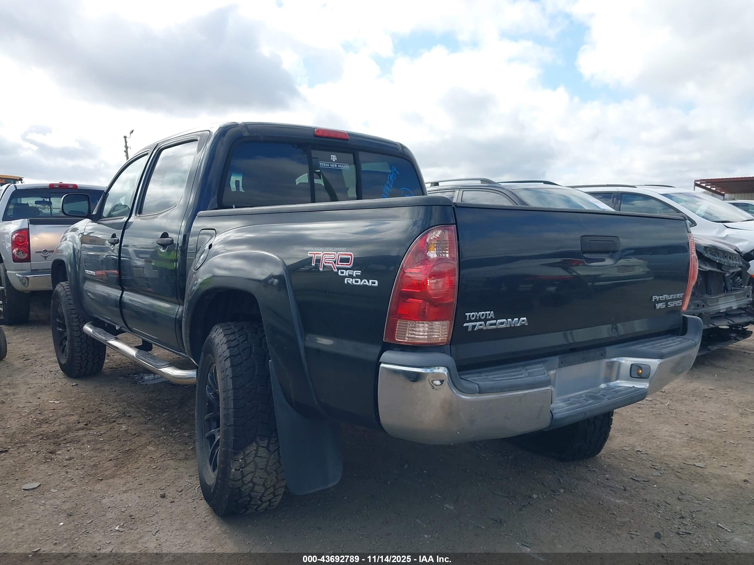 TOYOTA TACOMA image 3