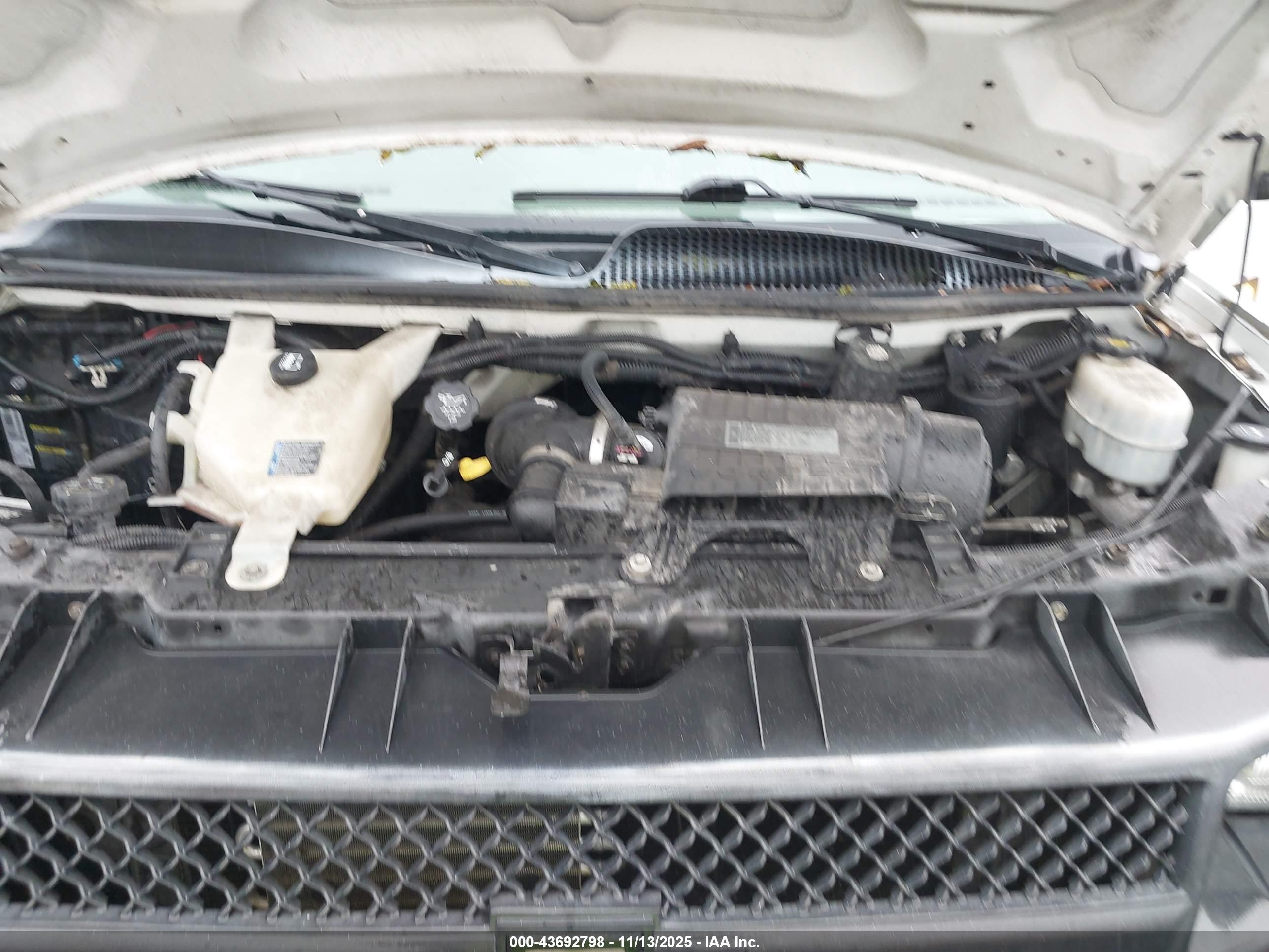 CHEVROLET EXPRESS image 10