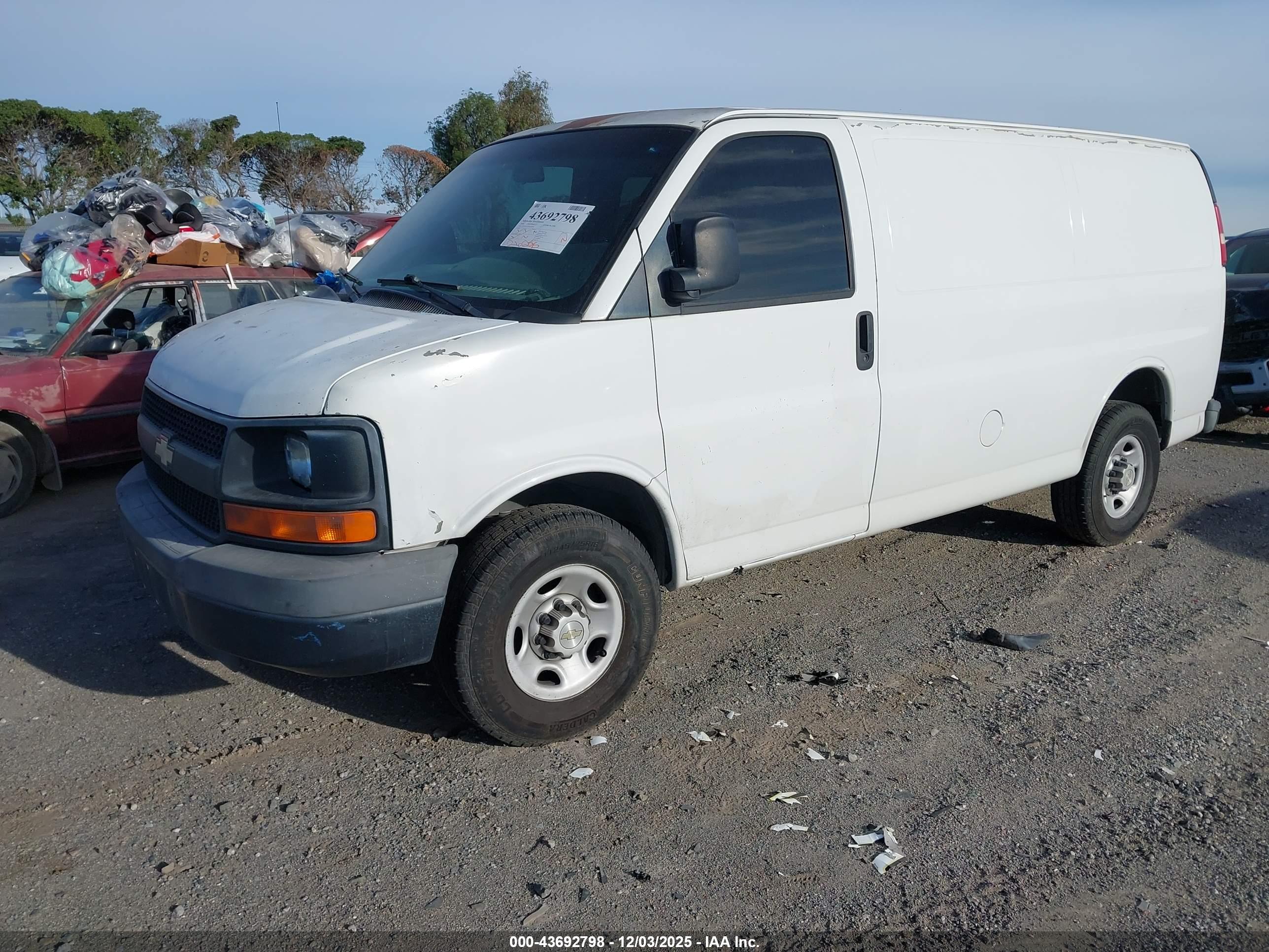 CHEVROLET EXPRESS image 2