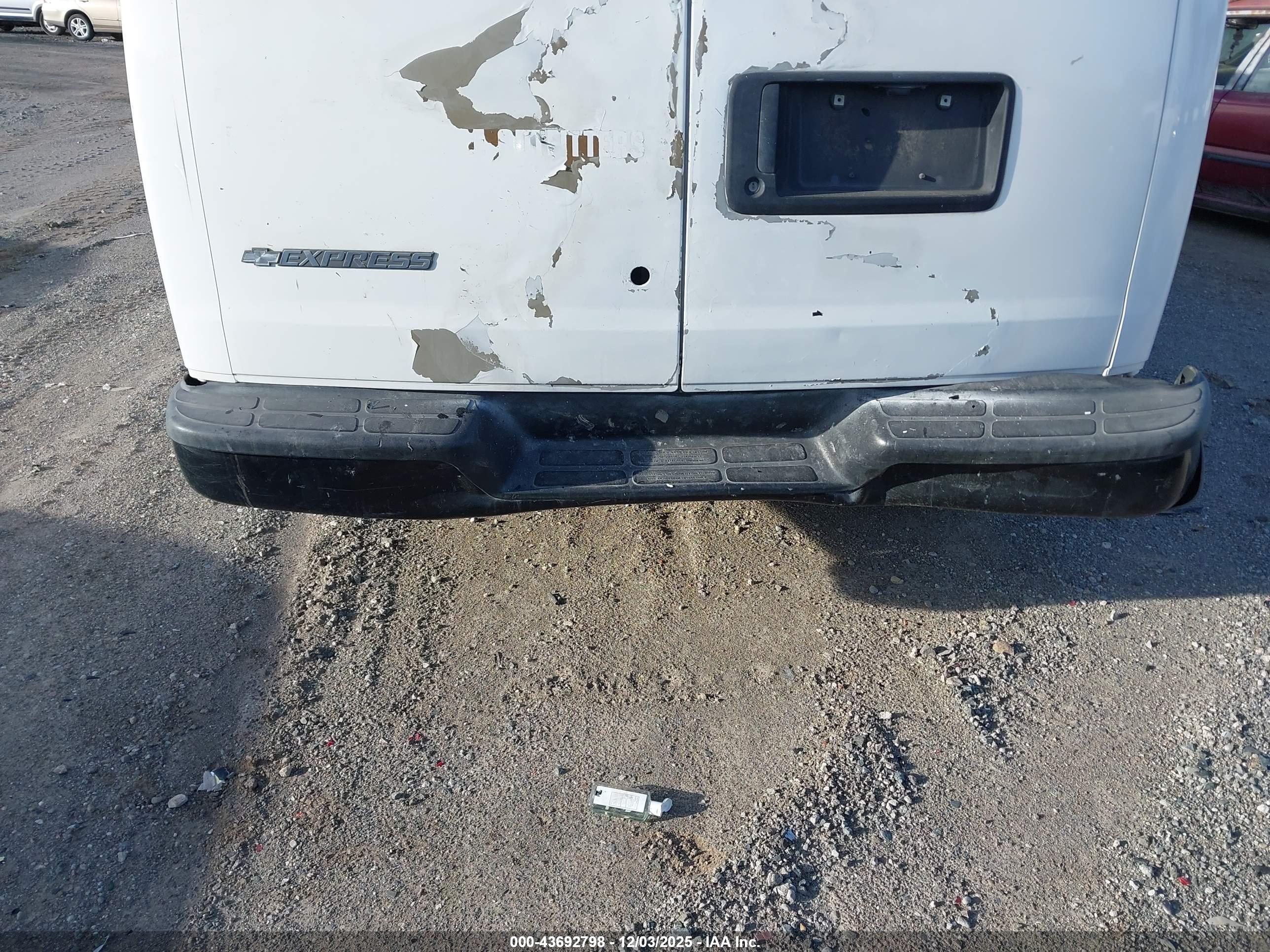 CHEVROLET EXPRESS image 6