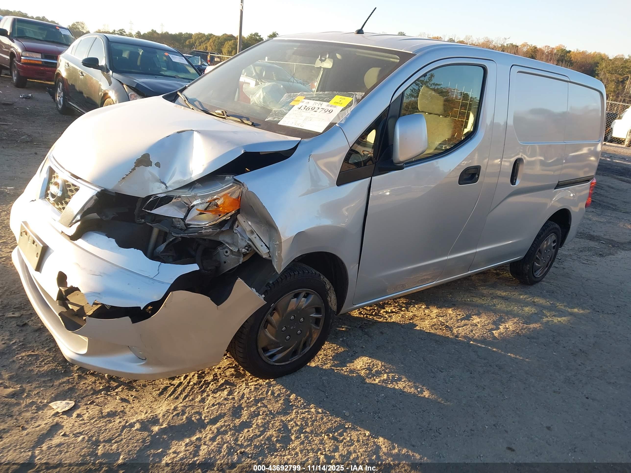 NISSAN NV200 image 2