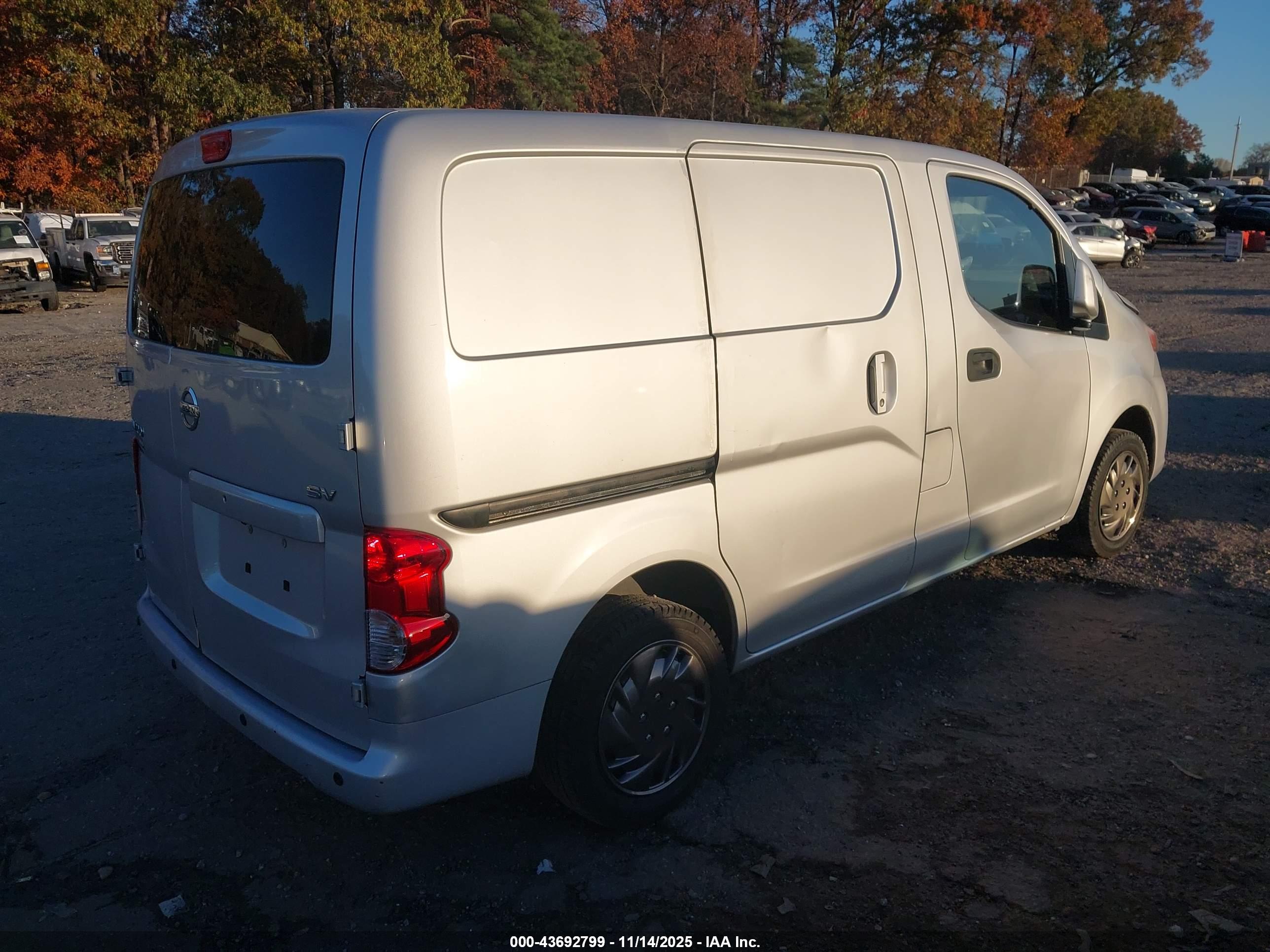 NISSAN NV200 image 4