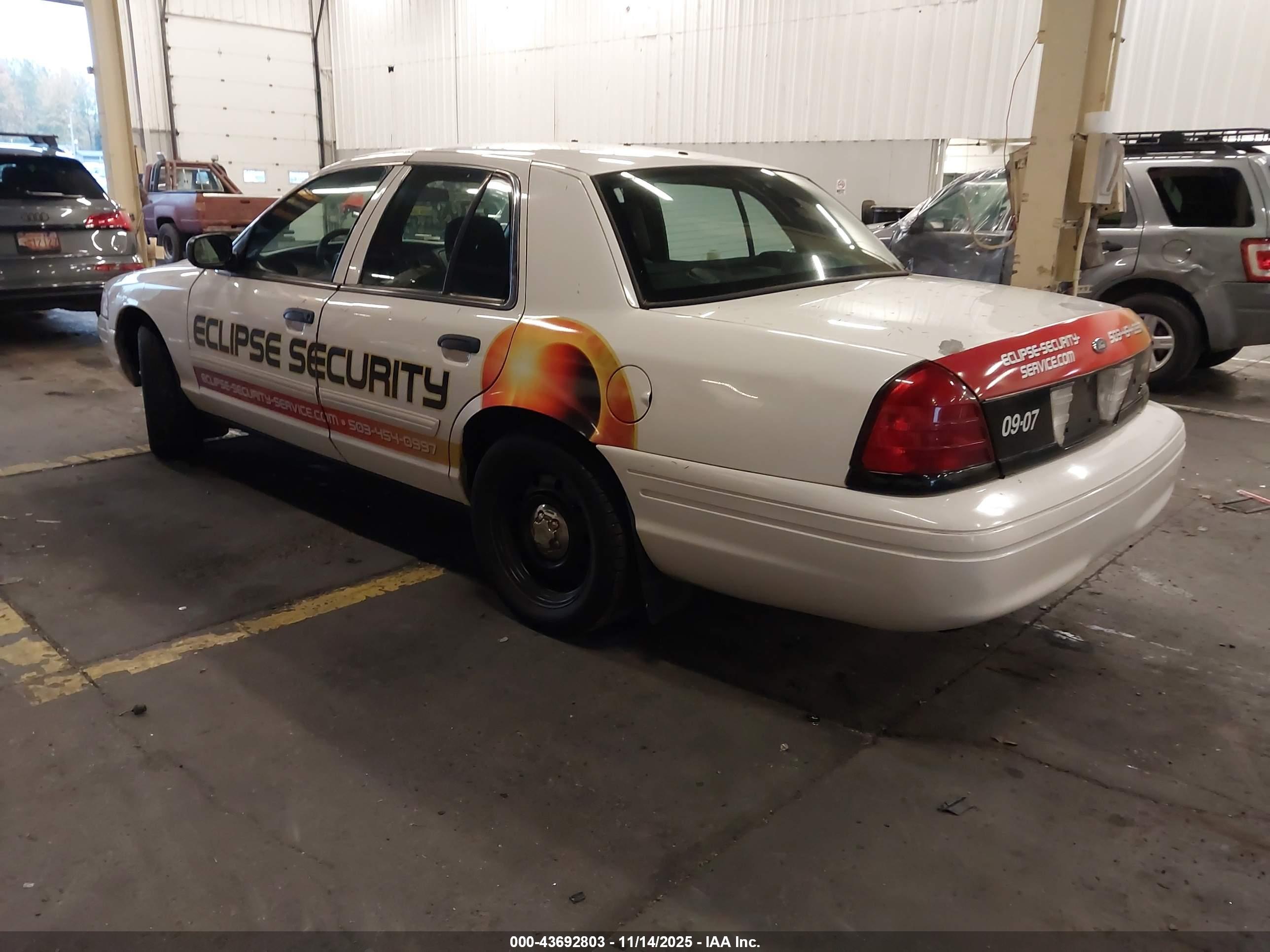 FORD CROWN image 3