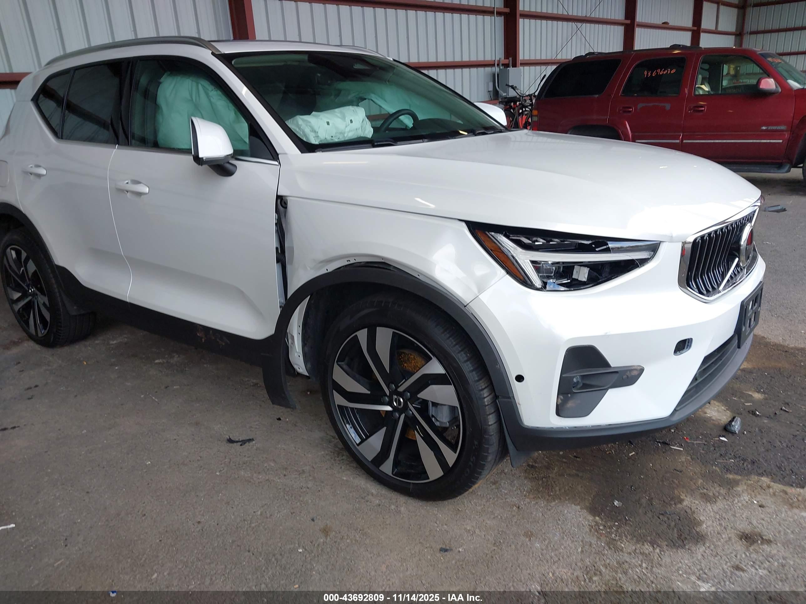 VOLVO XC40 image 6