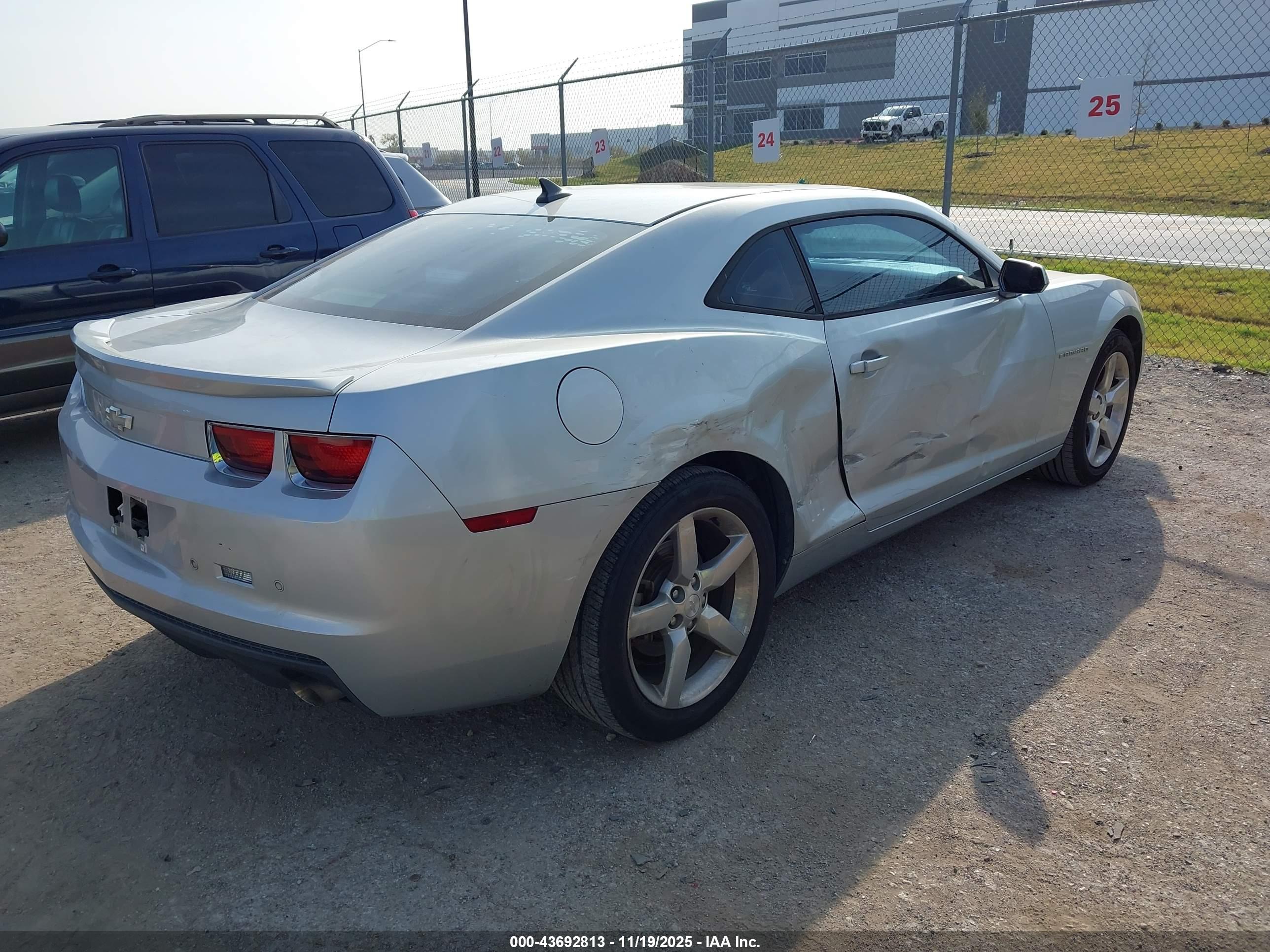 CHEVROLET CAMARO image 4