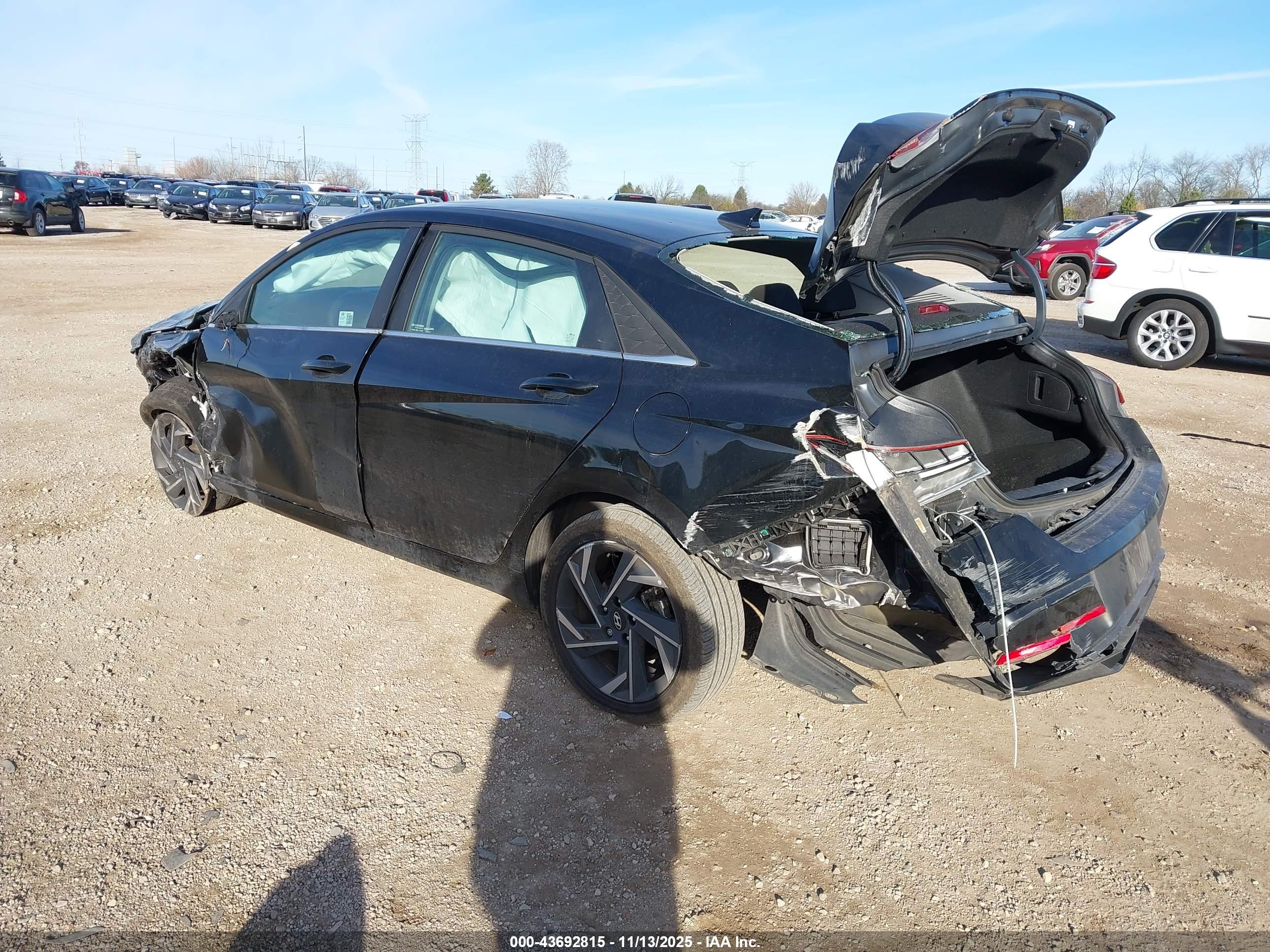 HYUNDAI ELANTRA image 3
