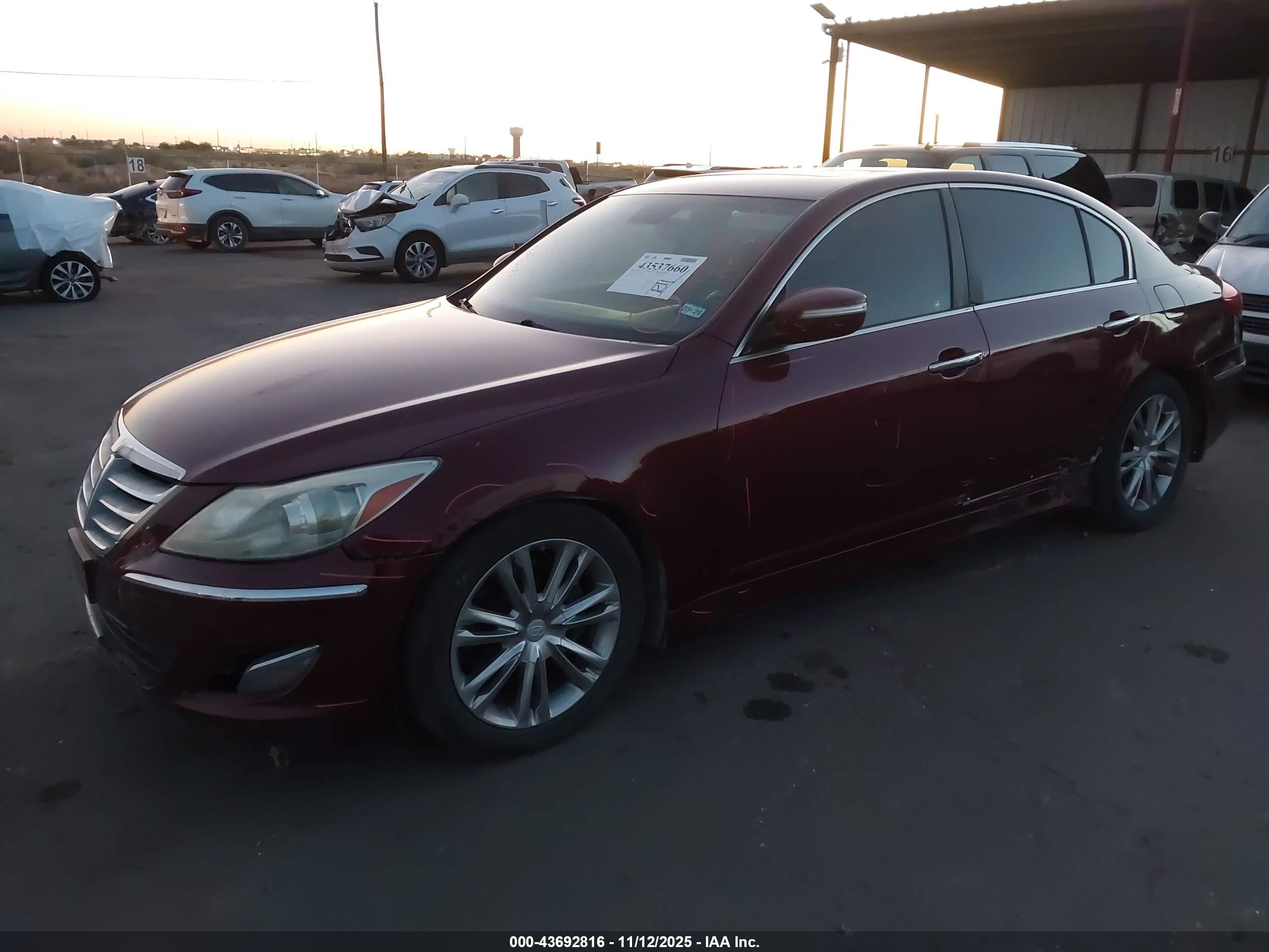 HYUNDAI GENESIS image 2