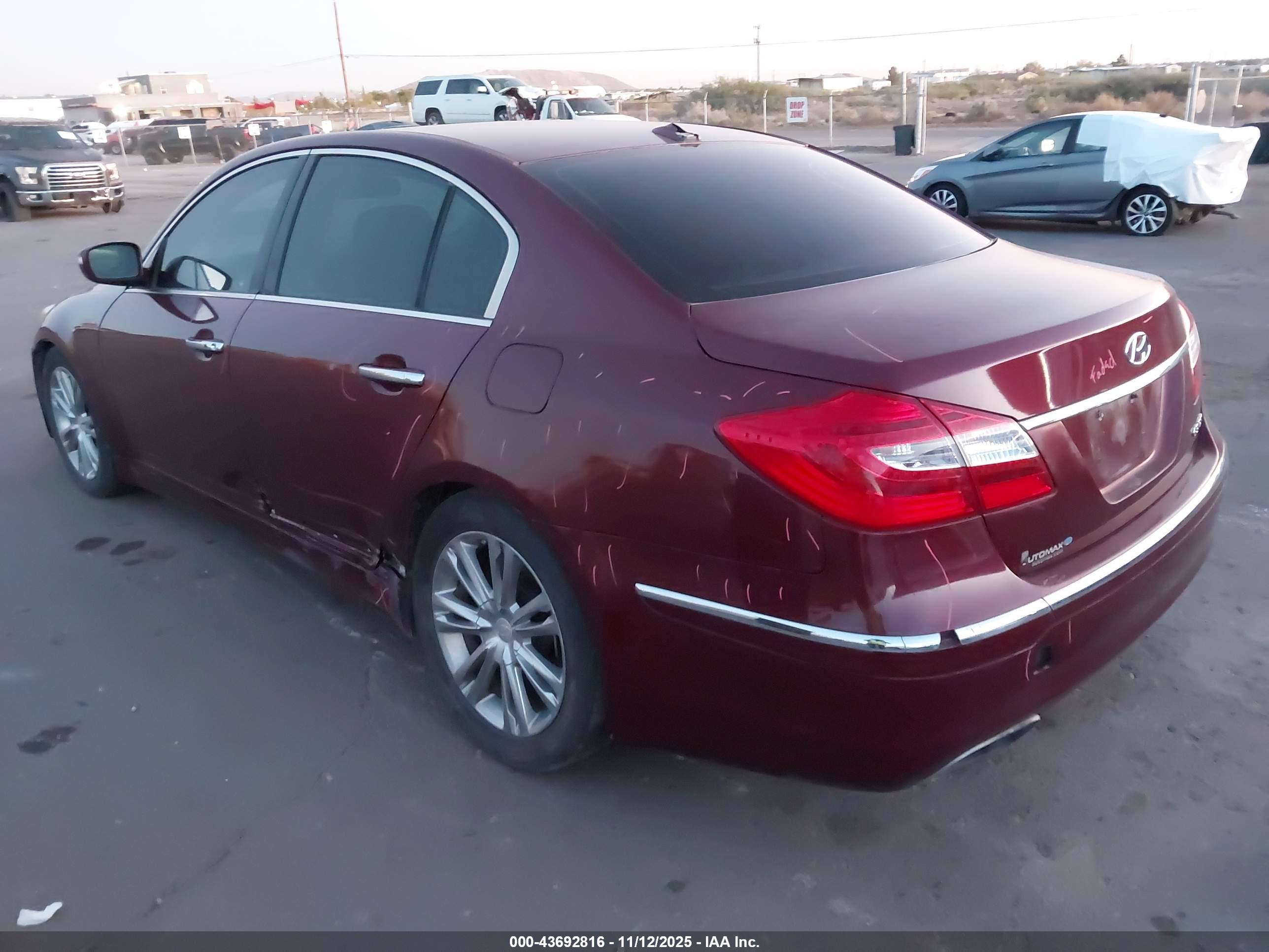 HYUNDAI GENESIS image 3