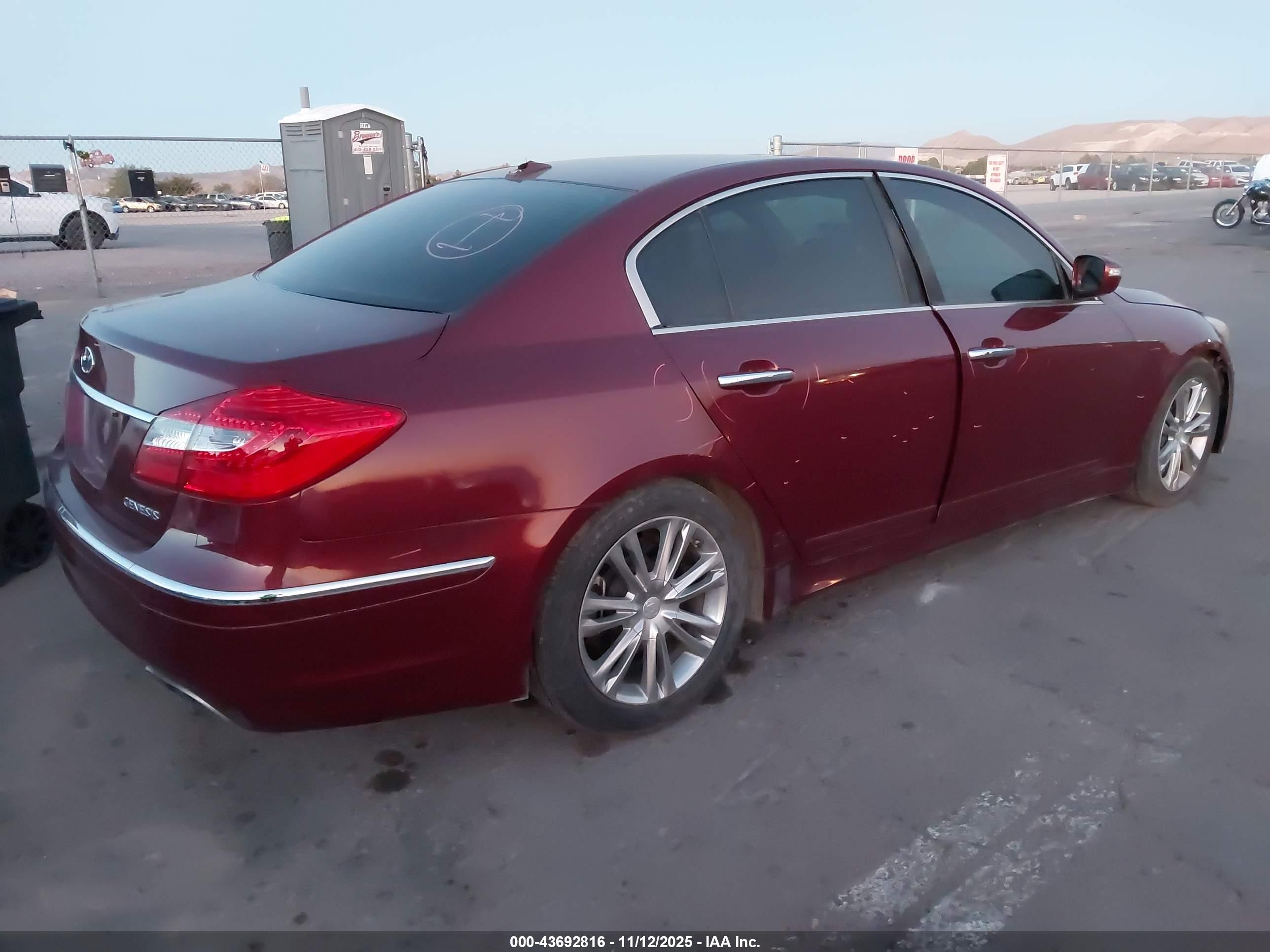 HYUNDAI GENESIS image 4